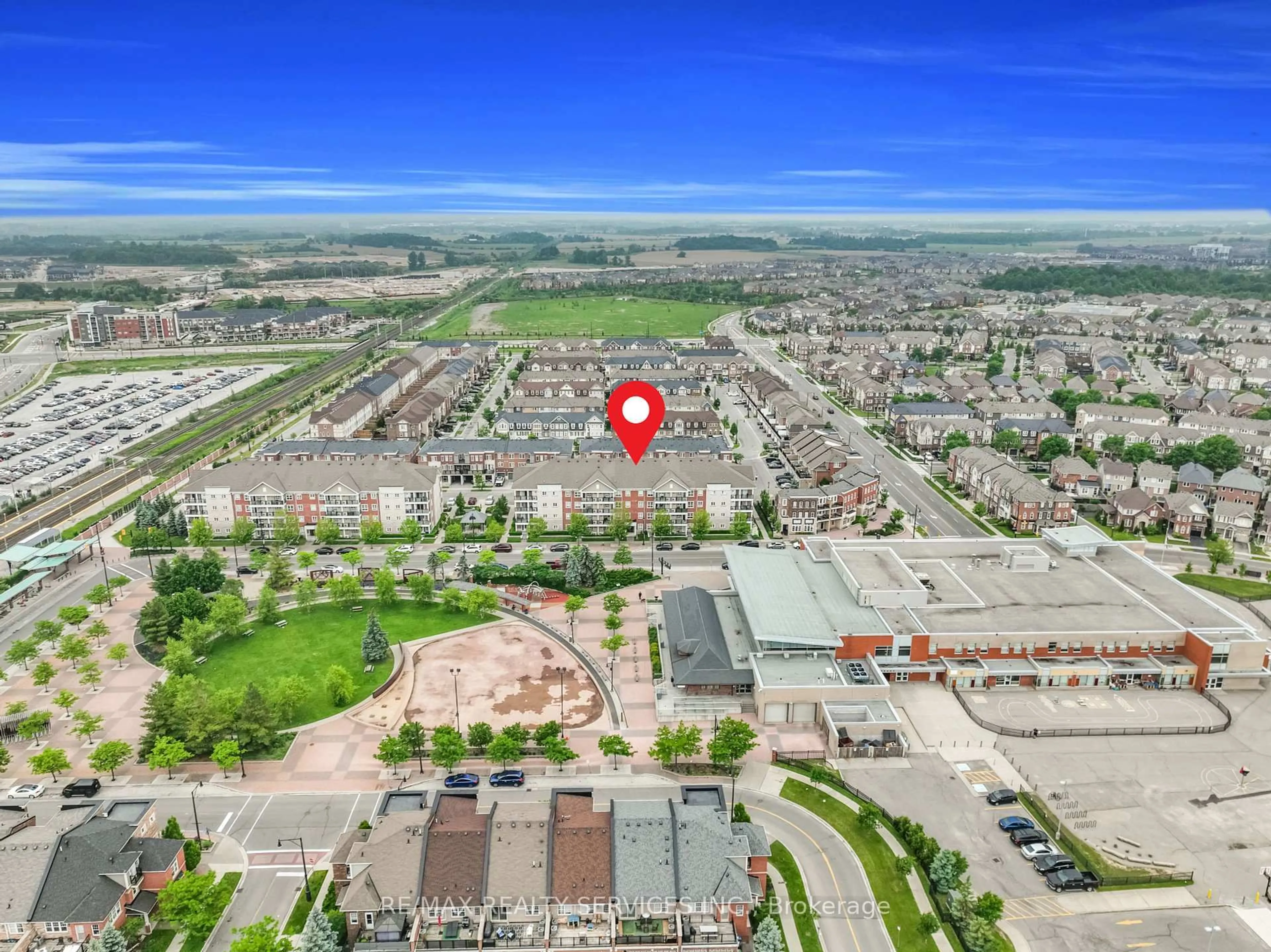 A pic from outside/outdoor area/front of a property/back of a property/a pic from drone, street for 60 Baycliffe Cres #104, Brampton Ontario L7A 0Z4