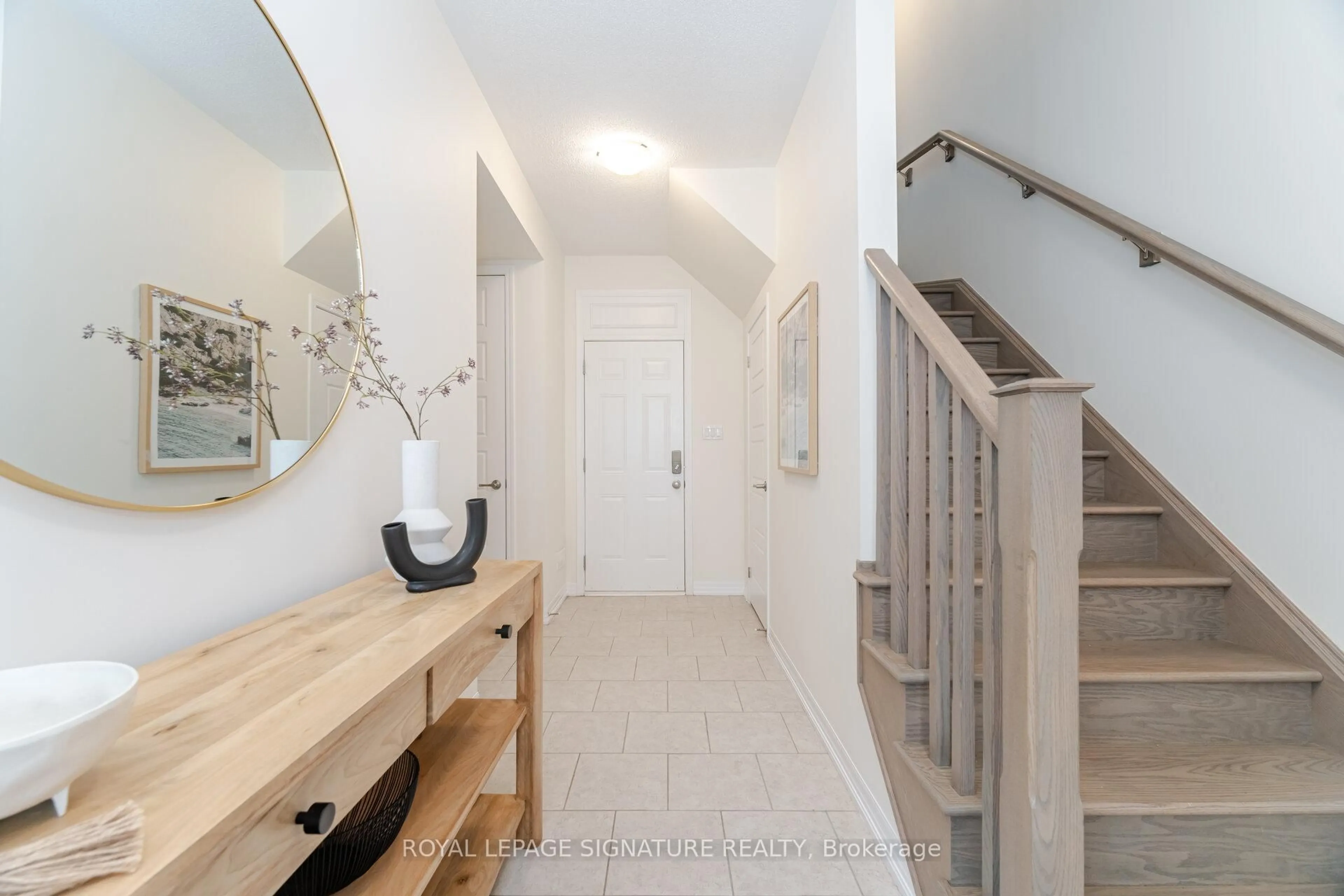 Indoor entryway for 242 Harold Dent Tr, Oakville Ontario L6M 1S2