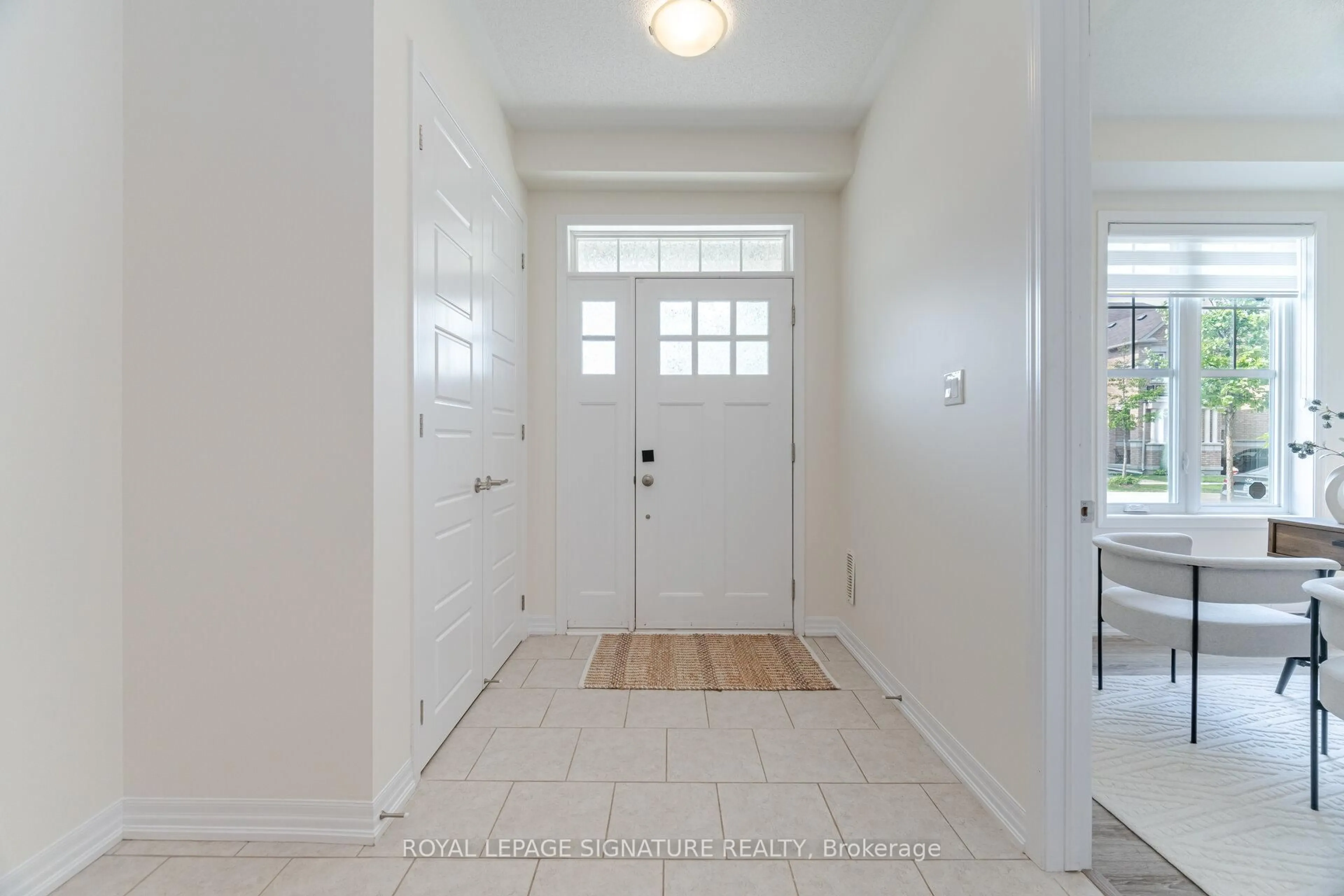Indoor entryway for 242 Harold Dent Tr, Oakville Ontario L6M 1S2