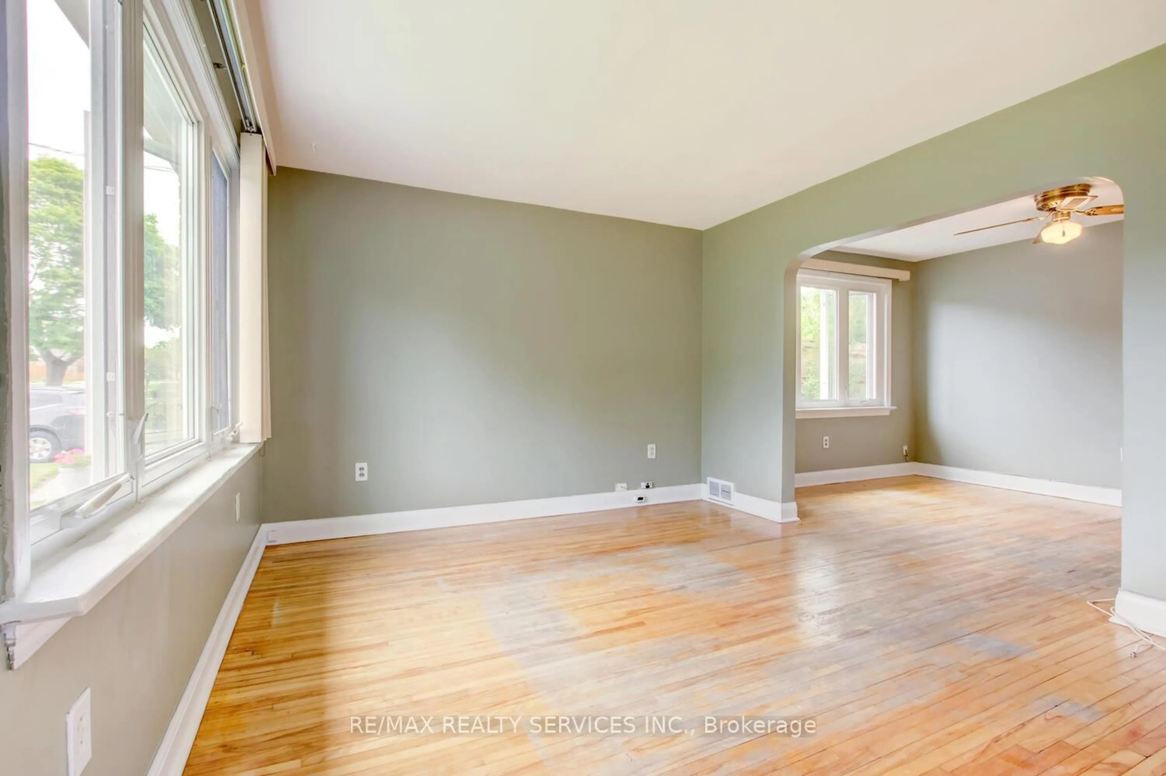 A pic of a room for 29 Woodward Ave, Brampton Ontario L6V 1K2