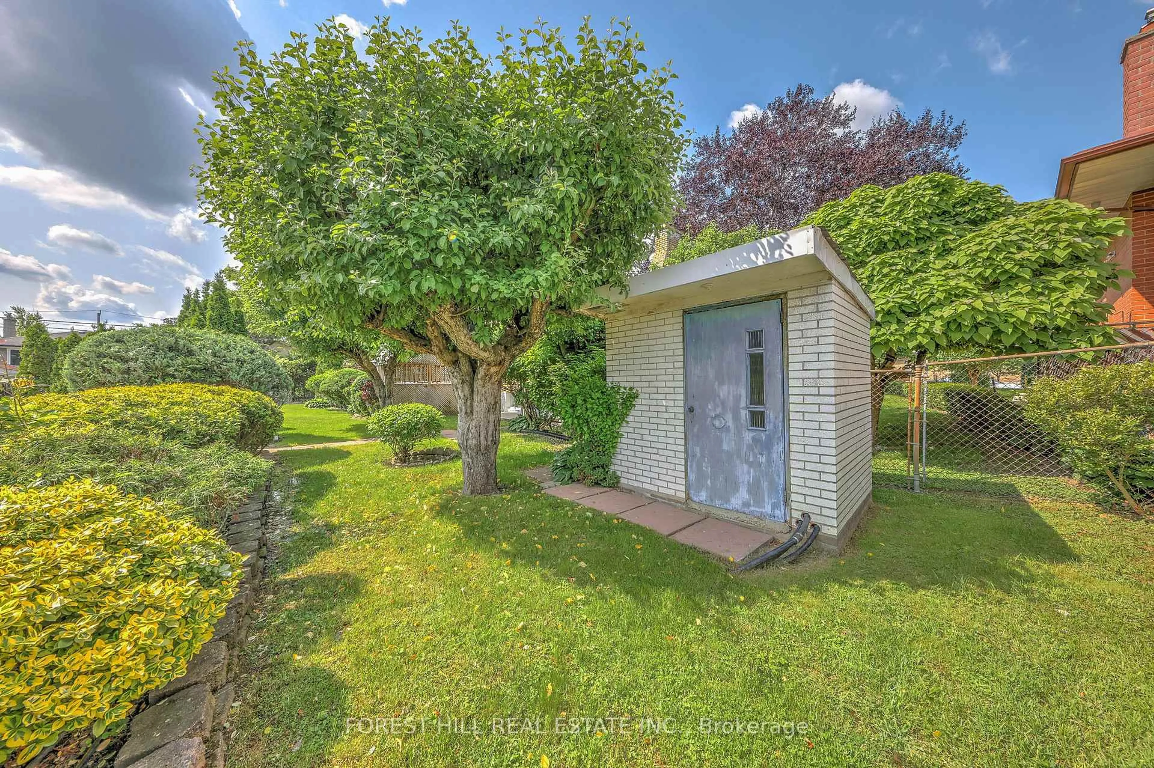 Shed for 89 Portage Ave, Toronto Ontario M9N 3H2