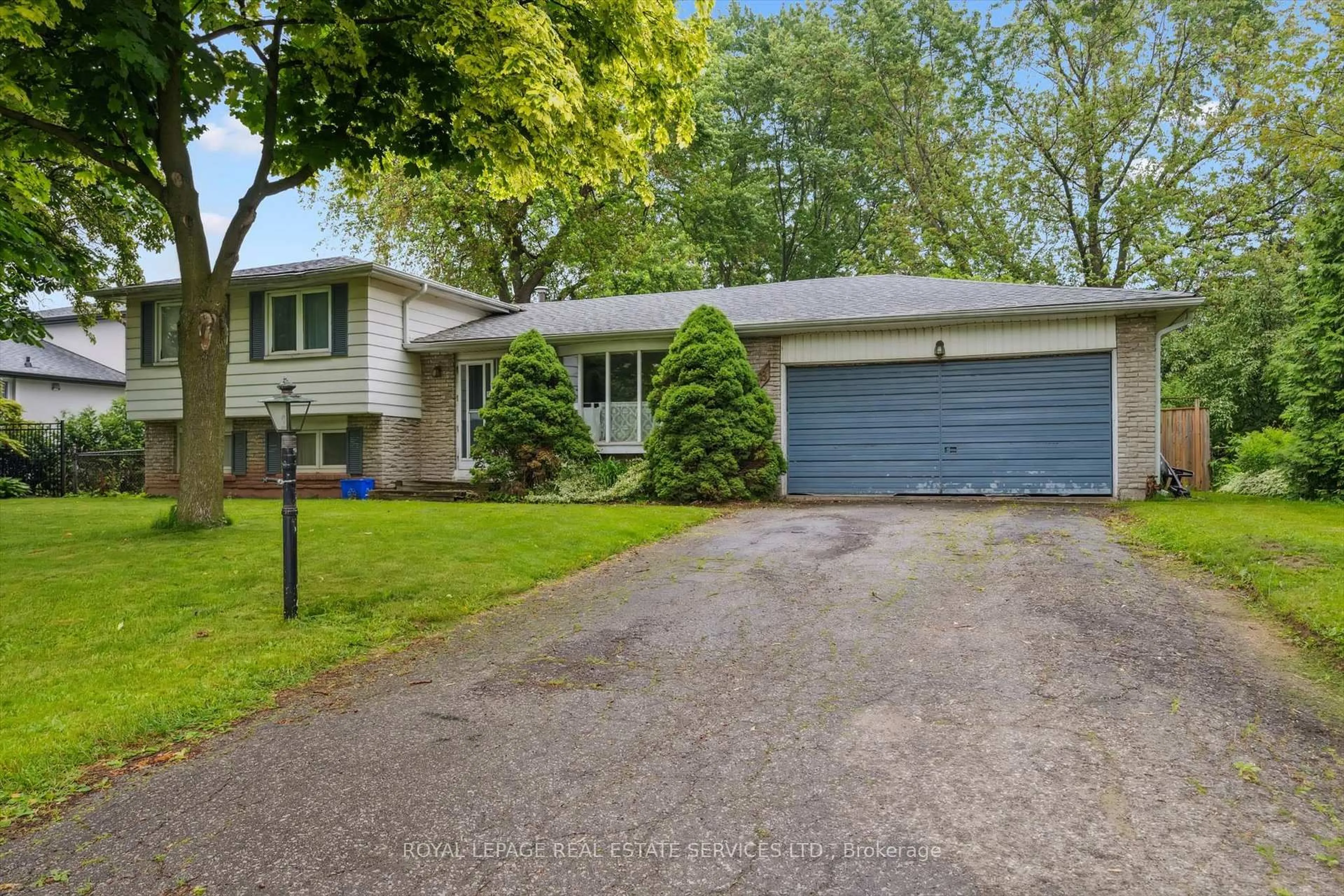 Home with vinyl exterior material, street for 2138 Rebecca St, Oakville Ontario L6L 2A5
