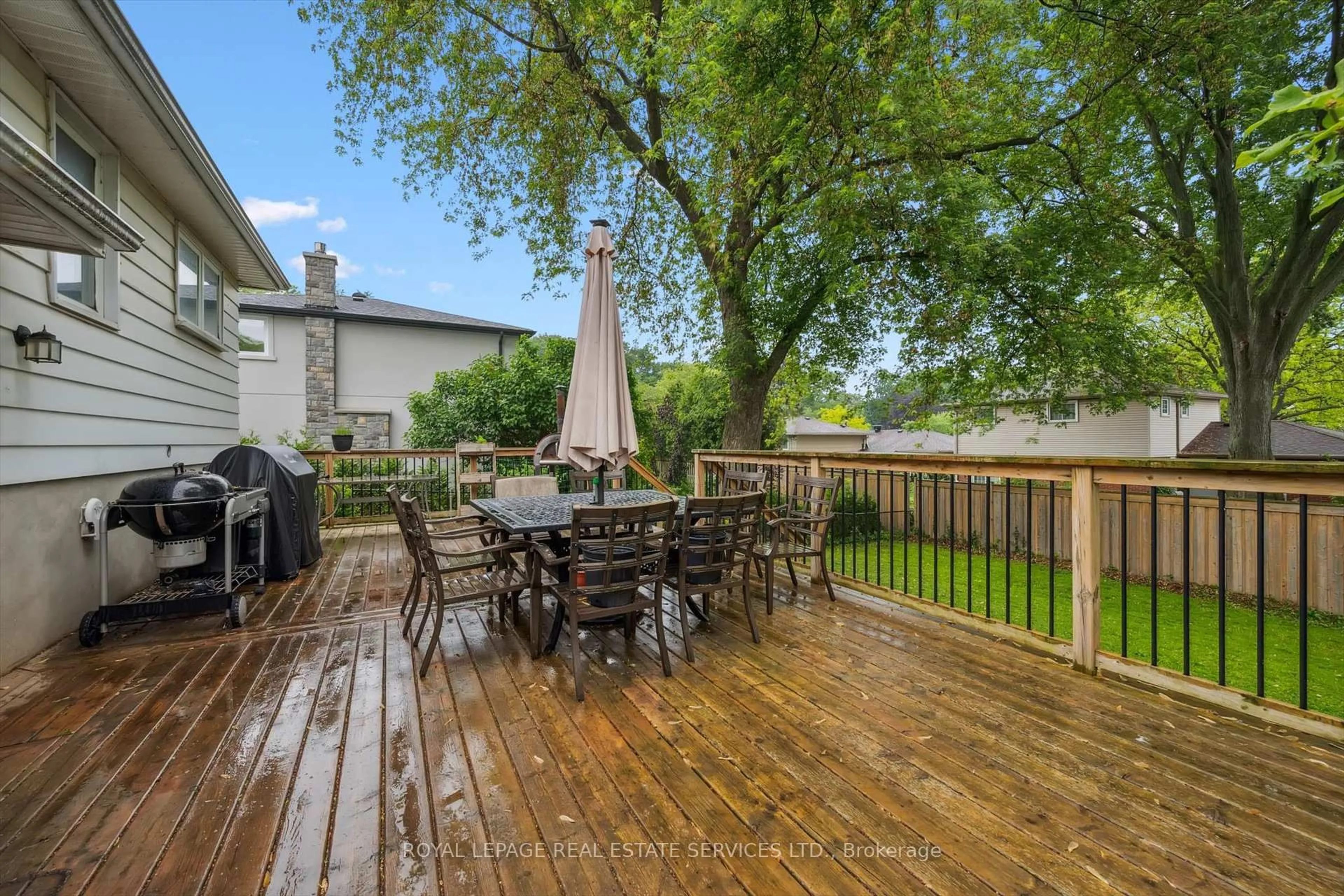Patio, street for 2138 Rebecca St, Oakville Ontario L6L 2A5