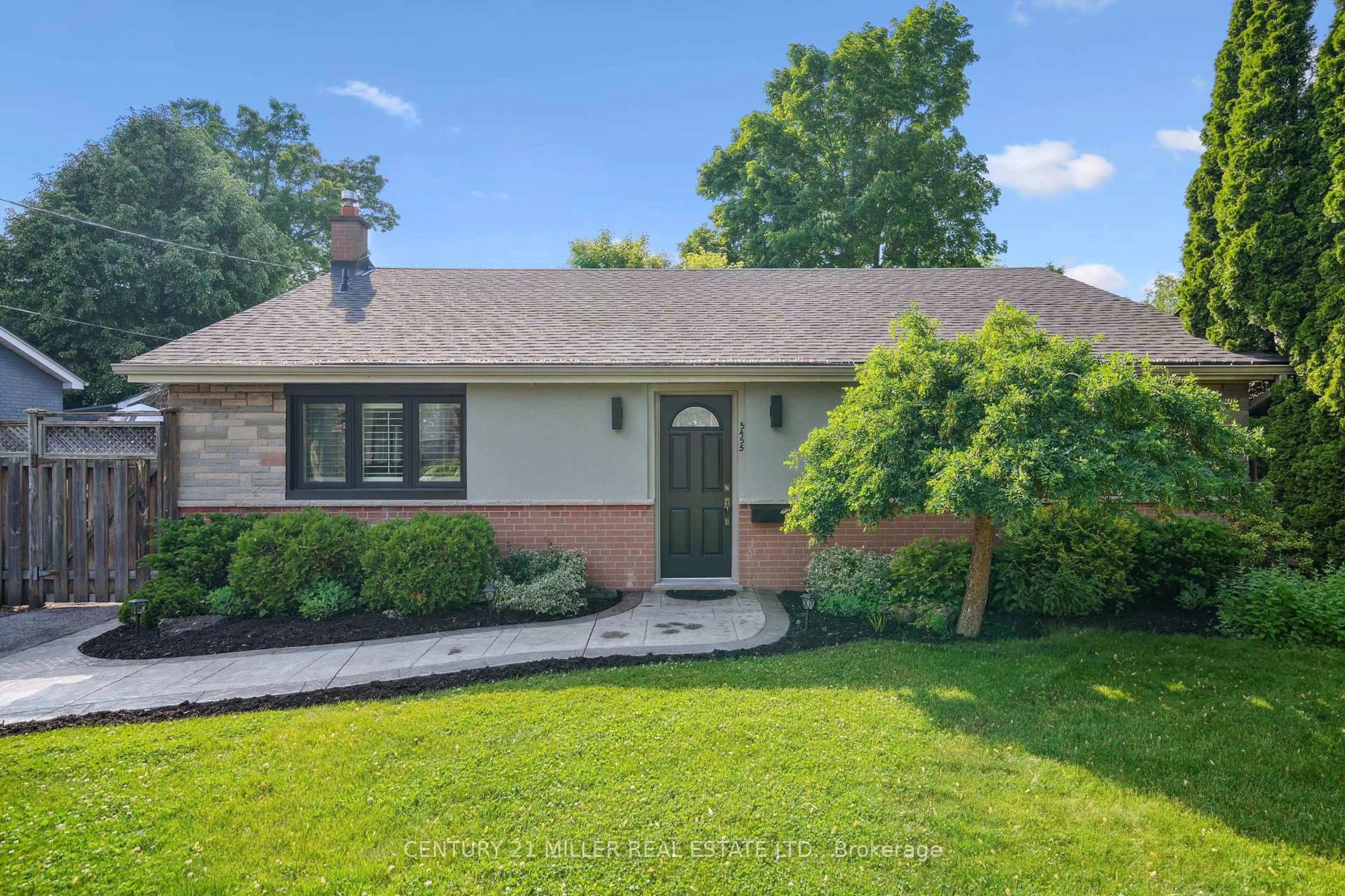 Home with brick exterior material, street for 5455 Randolph Cres, Burlington Ontario L7L 3C4