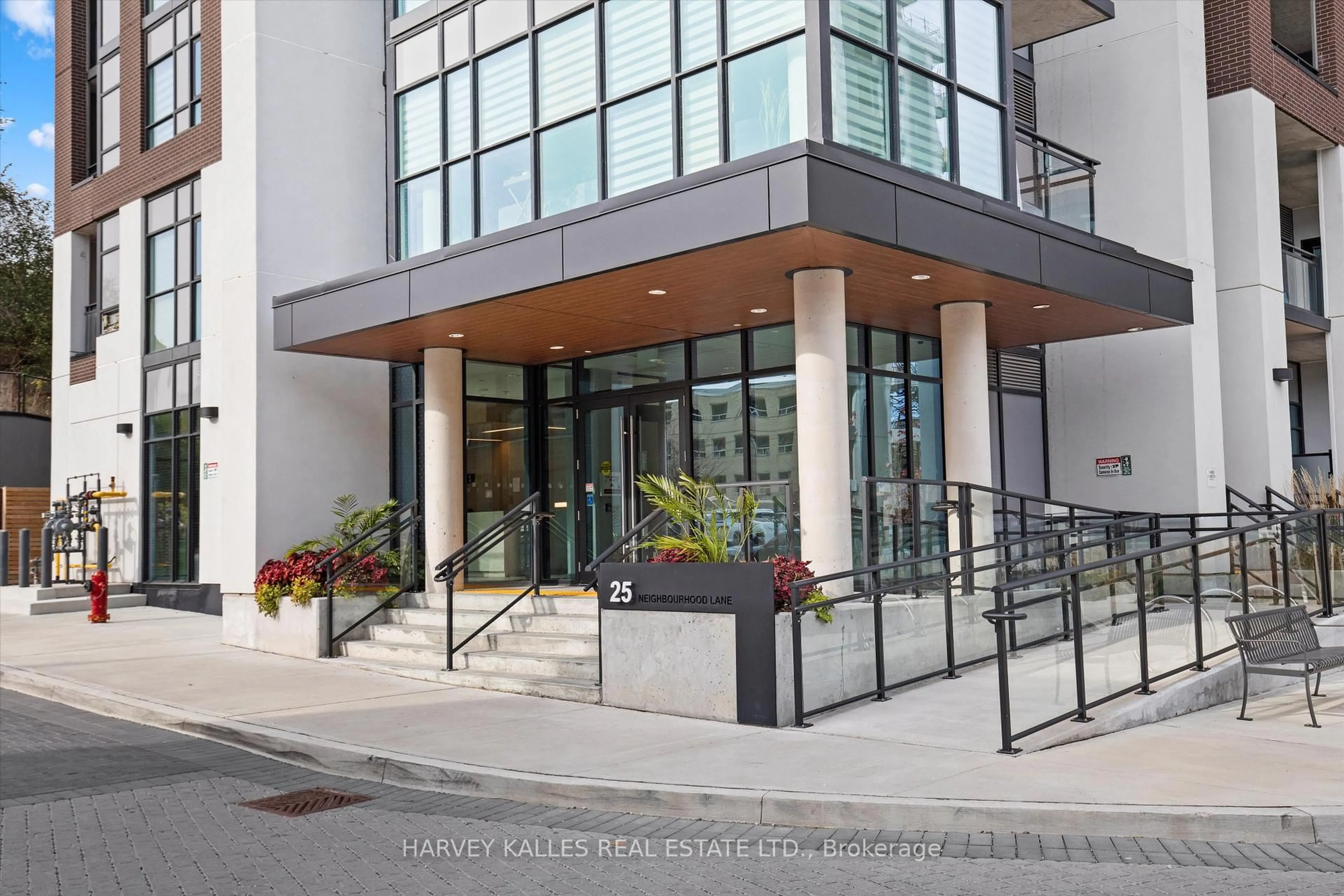 Indoor foyer for 25 Neighbourhood Lane #714, Toronto Ontario M8Y 0C3