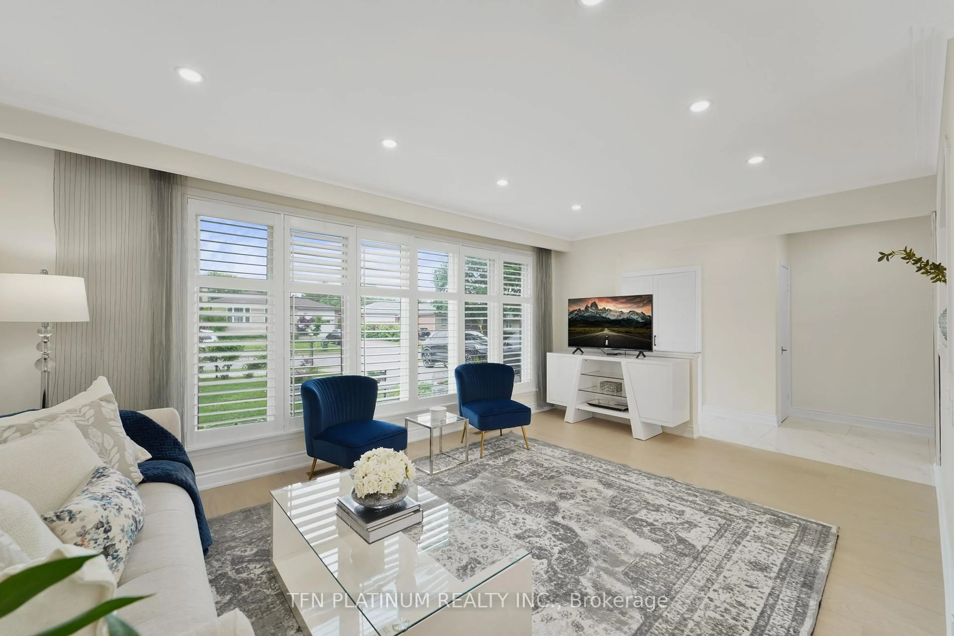 Living room with furniture, unknown for 17 Frost St, Toronto Ontario M9W 1Y7
