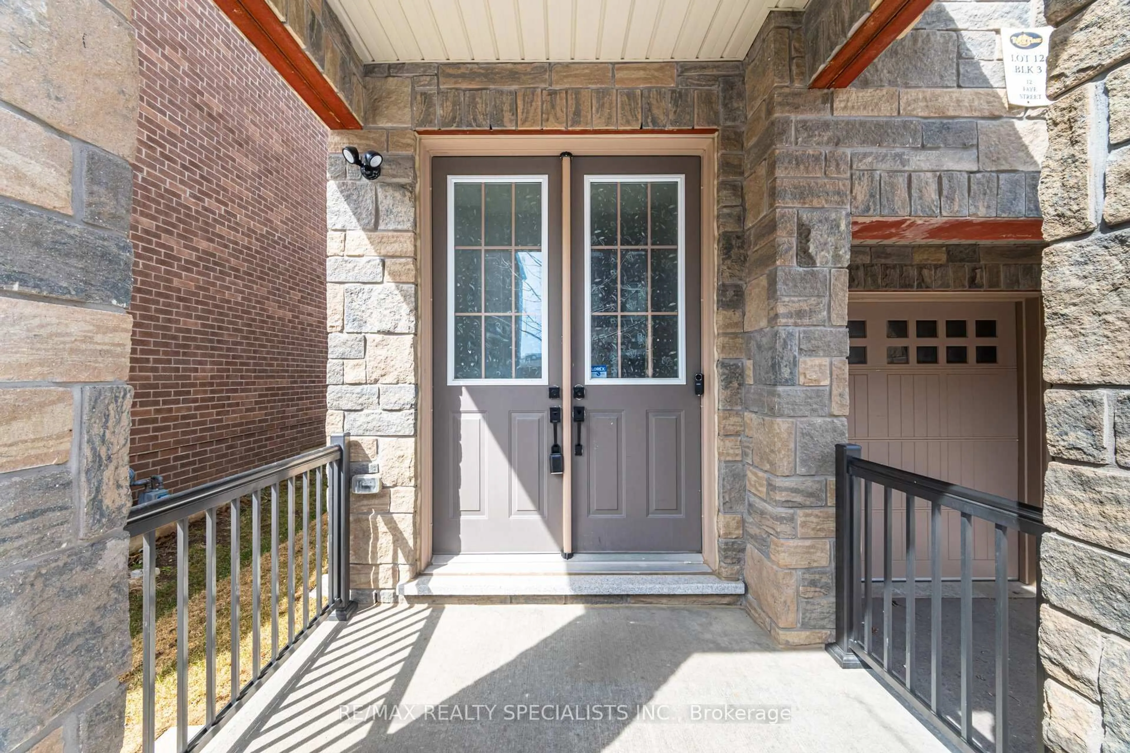 Indoor entryway for 12 Faye St, Brampton Ontario L6P 4M9