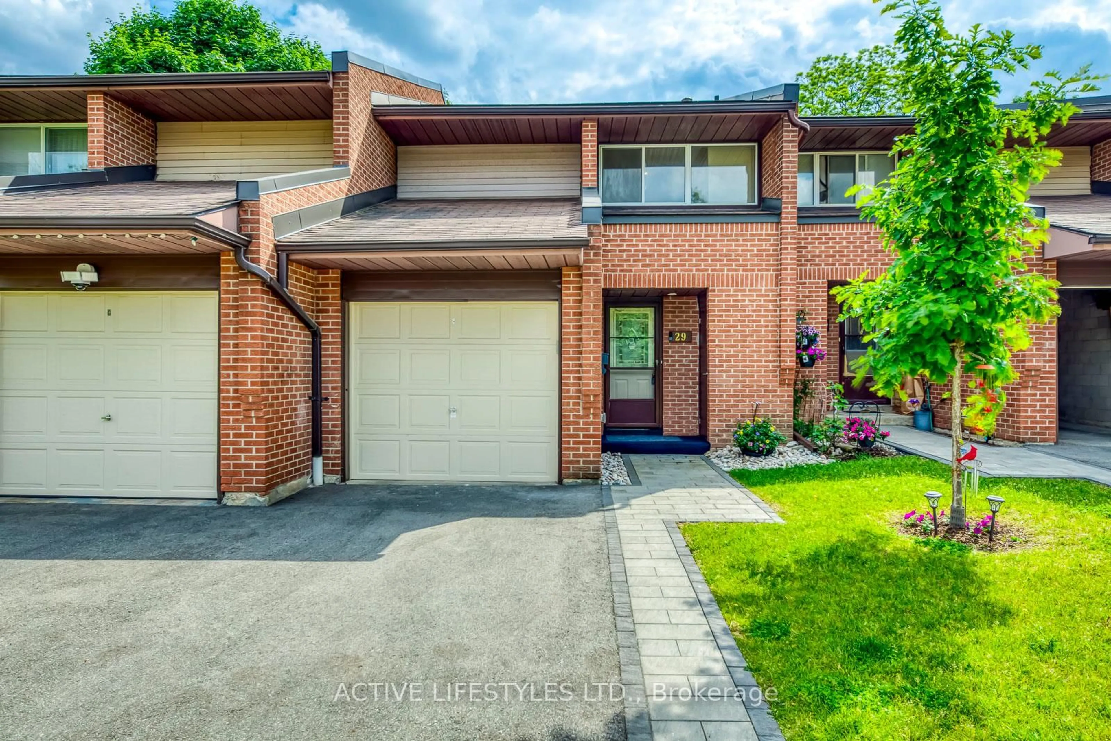 Home with brick exterior material, street for 2301 Derry Rd #29, Mississauga Ontario L5N 2R4