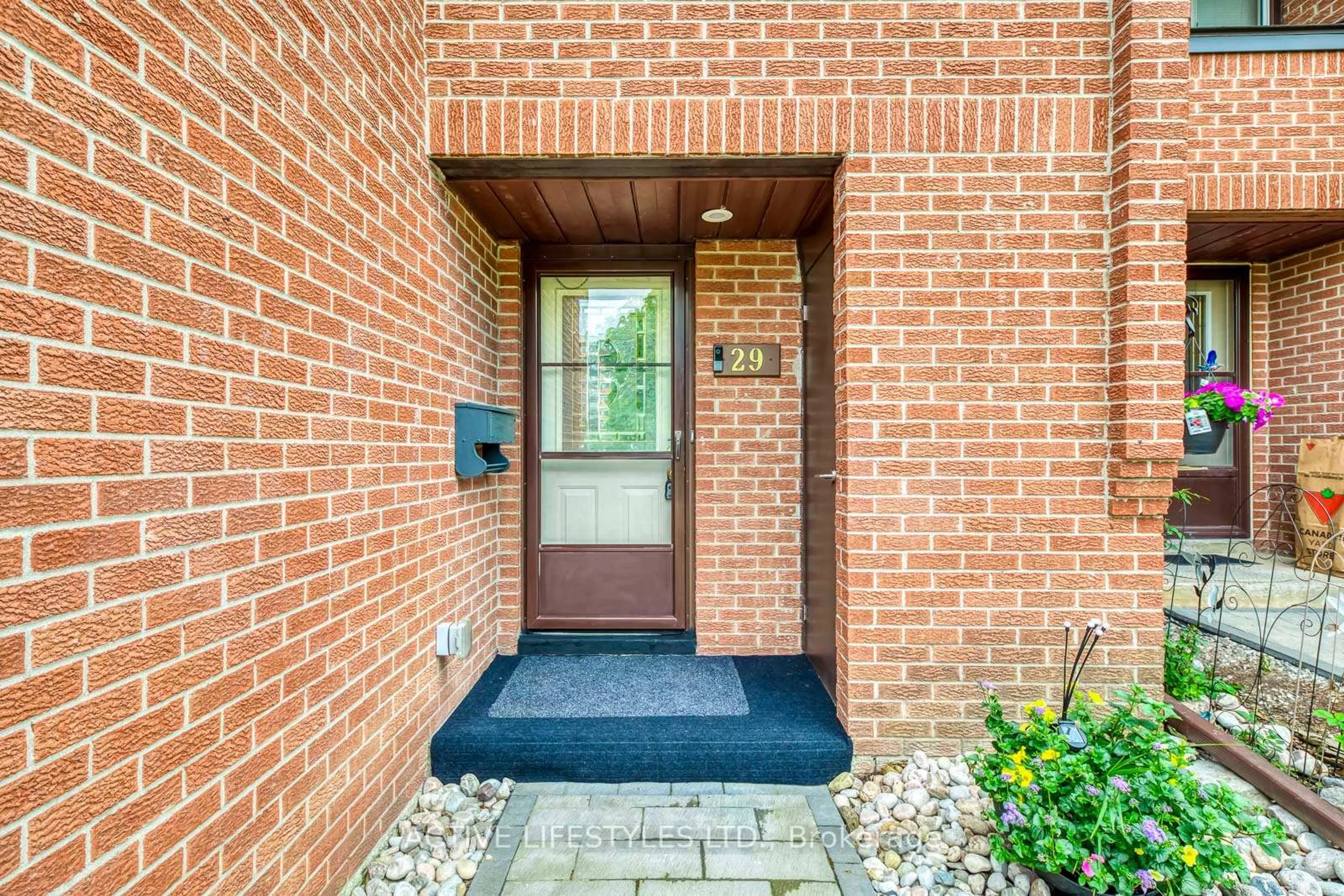 Indoor entryway for 2301 Derry Rd #29, Mississauga Ontario L5N 2R4