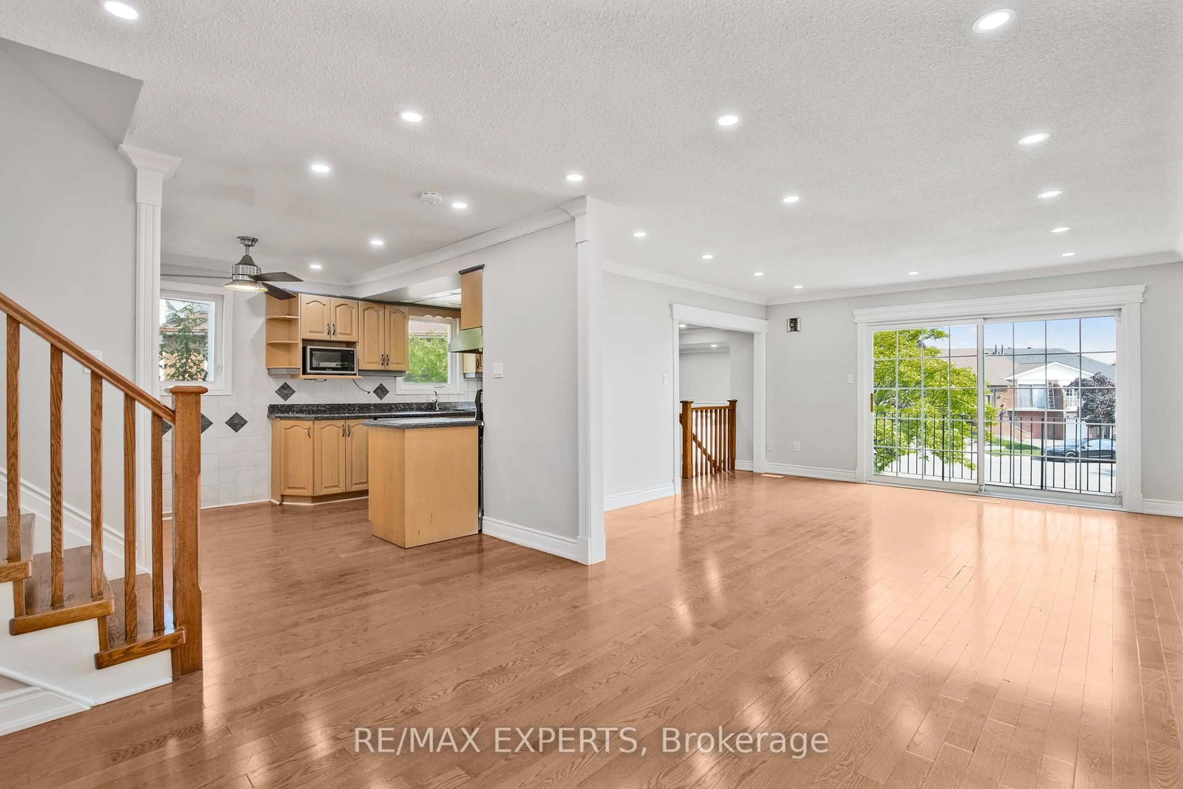 Open concept kitchen, unknown for 36 Elderwood Pl, Brampton Ontario L6V 3N3