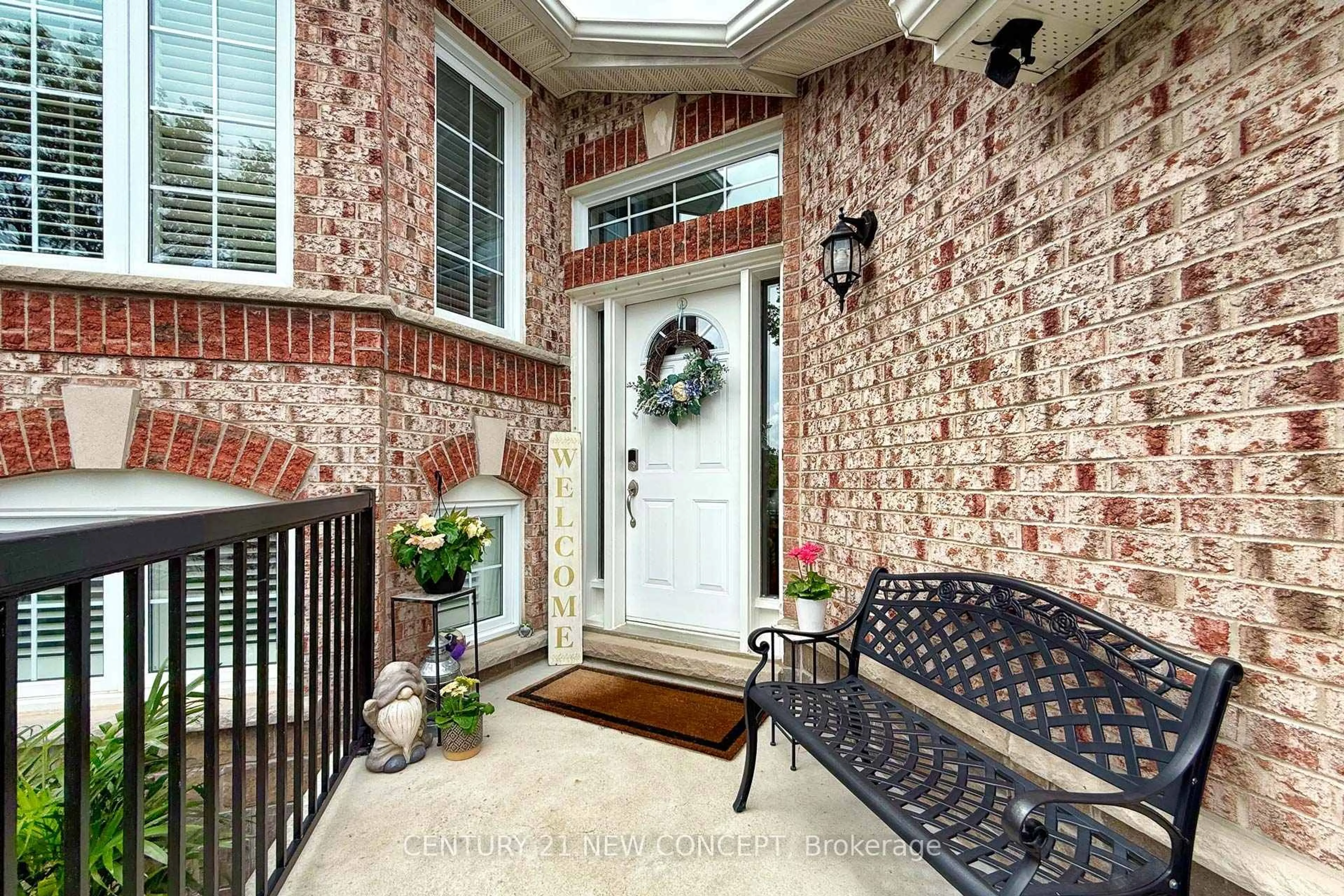 Home with brick exterior material, street for 32 Strawberry Hill Crt, Caledon Ontario L7E 1S1