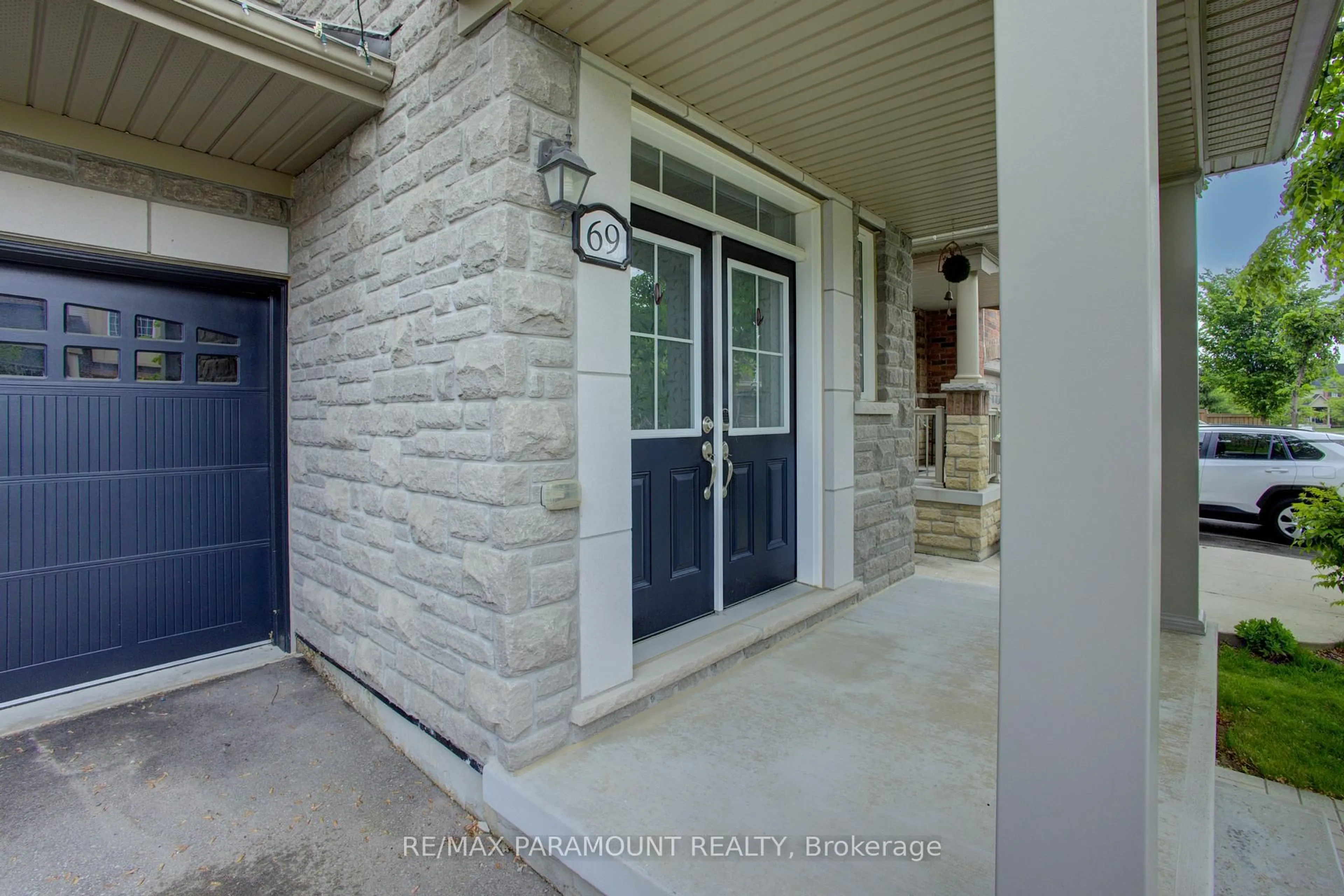 Indoor entryway for 69 Fawnridge Rd, Caledon Ontario L7C 3V3