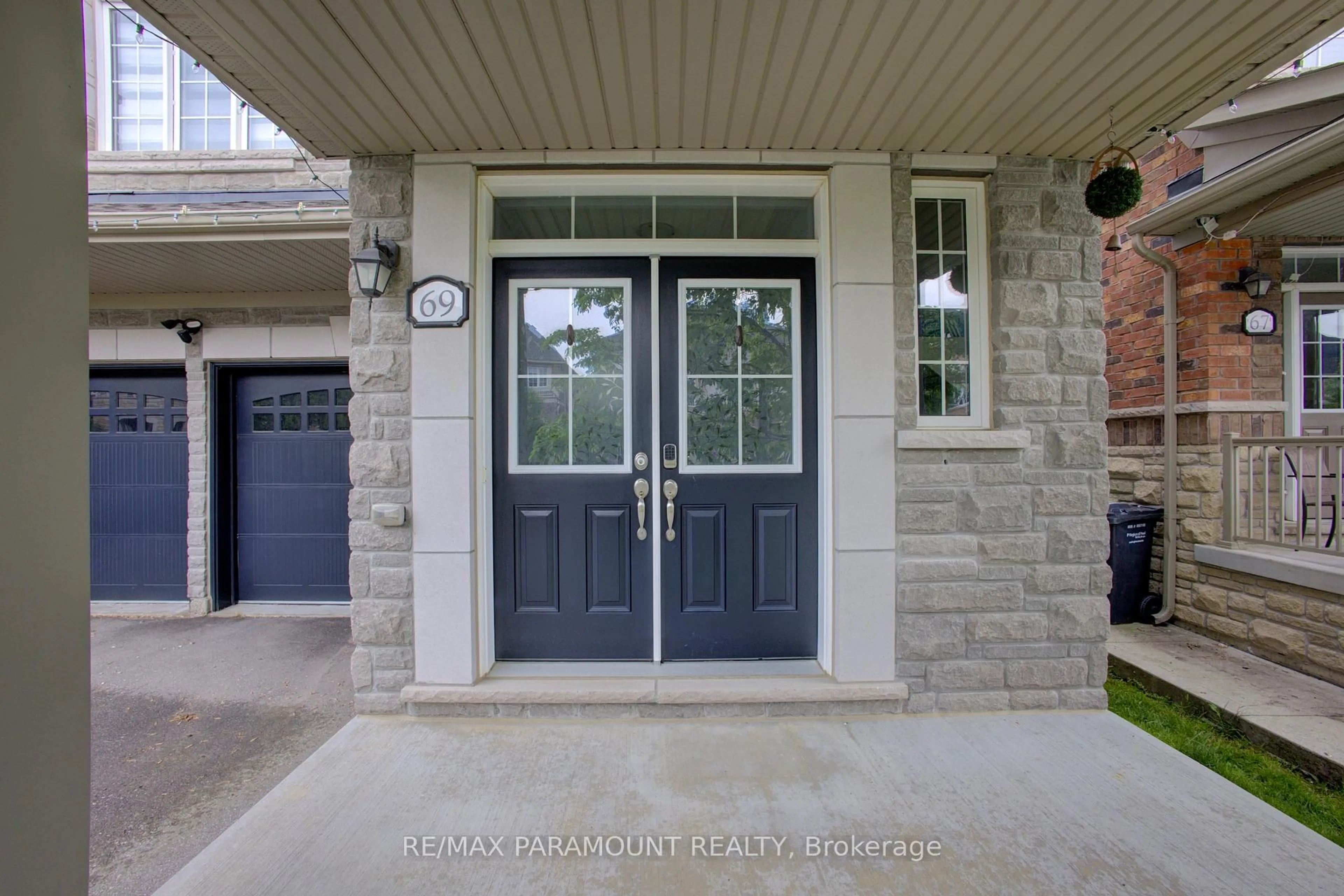 Indoor entryway for 69 Fawnridge Rd, Caledon Ontario L7C 3V3