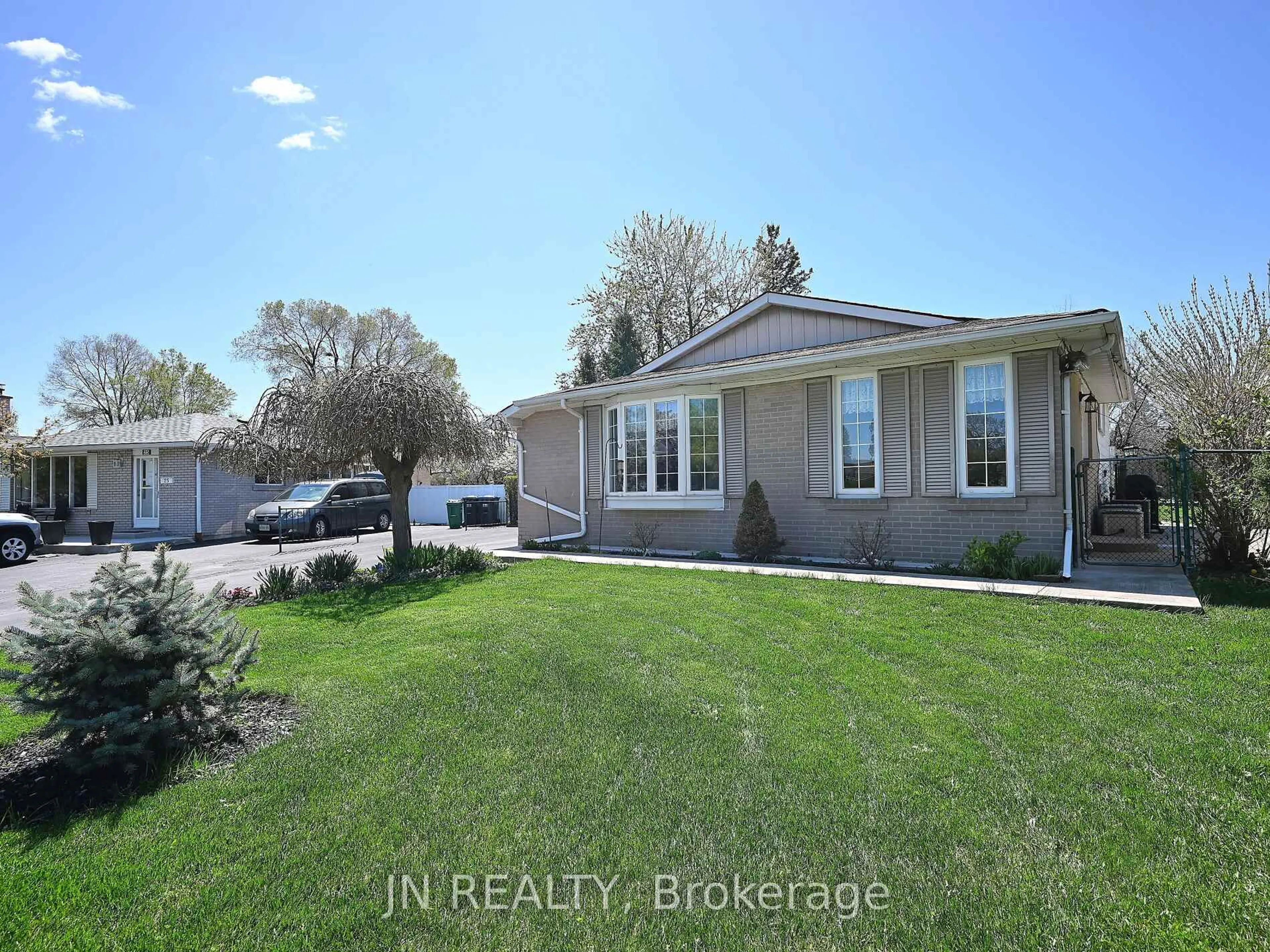 A pic from outside/outdoor area/front of a property/back of a property/a pic from drone, street for 27 Finchley Cres, Brampton Ontario L6T 3P5