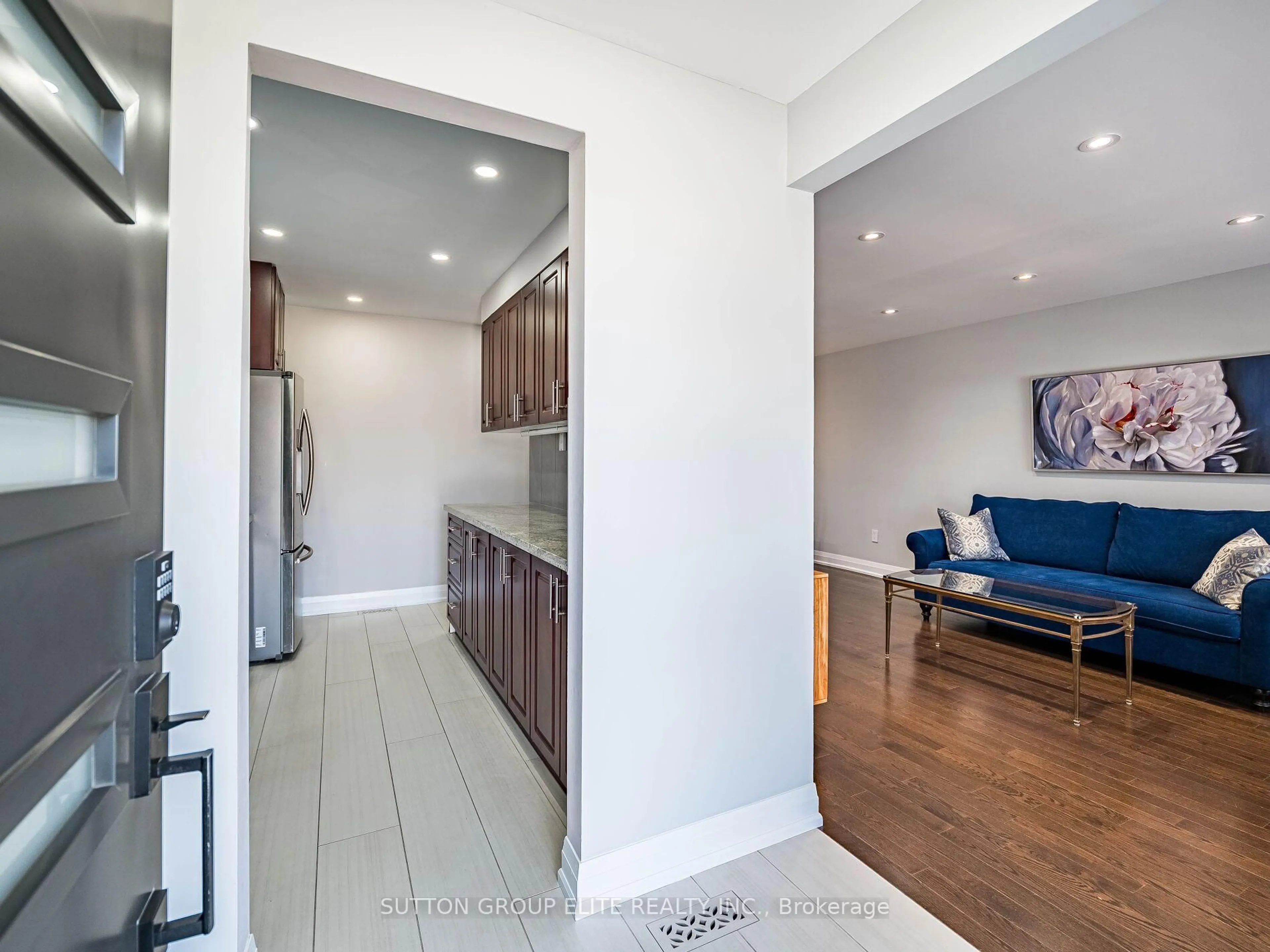 Unknown for 852 Consort Cres, Mississauga Ontario L5C 1J9