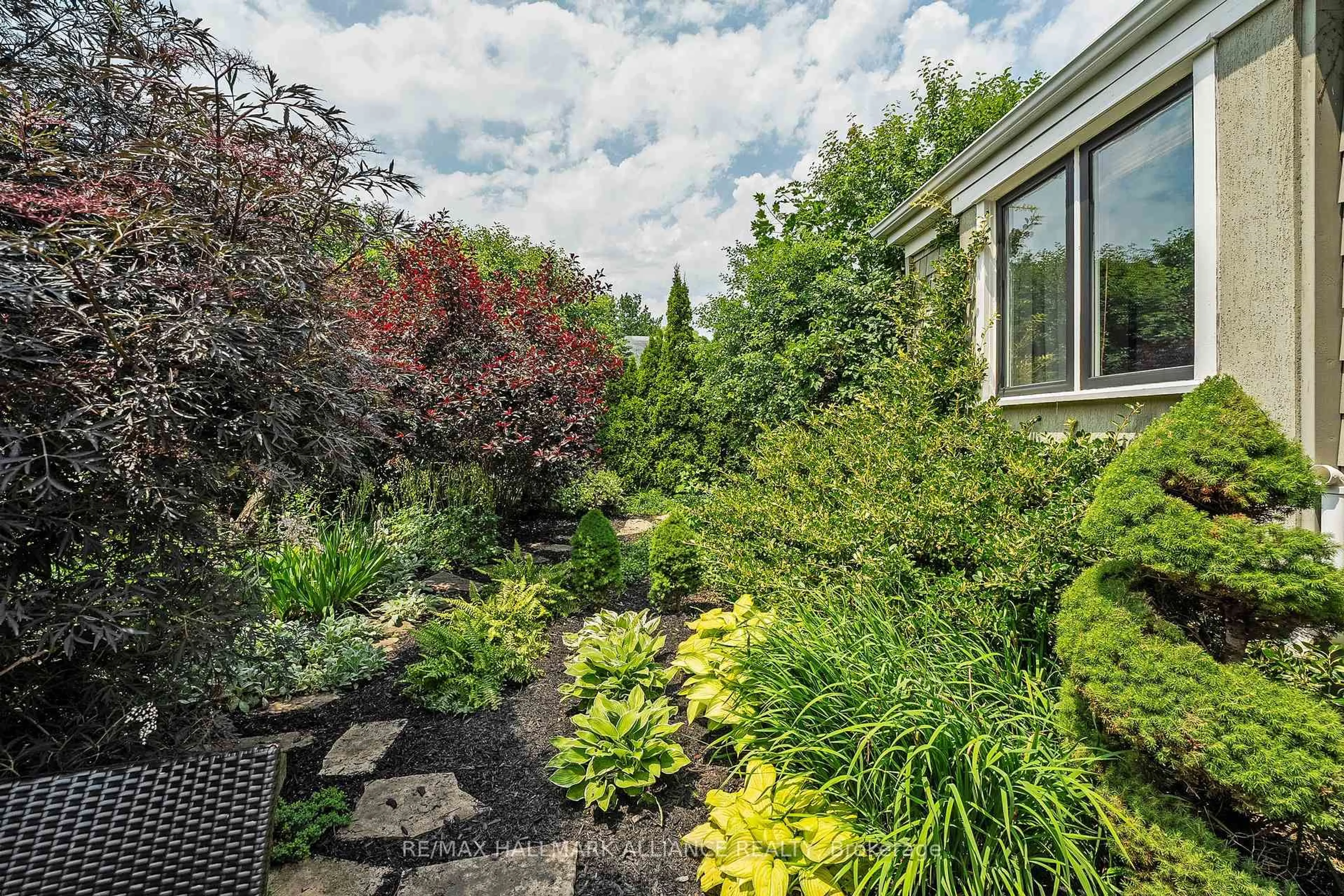 Patio, unknown for 1089 Churchill Ave, Oakville Ontario L6H 2A7