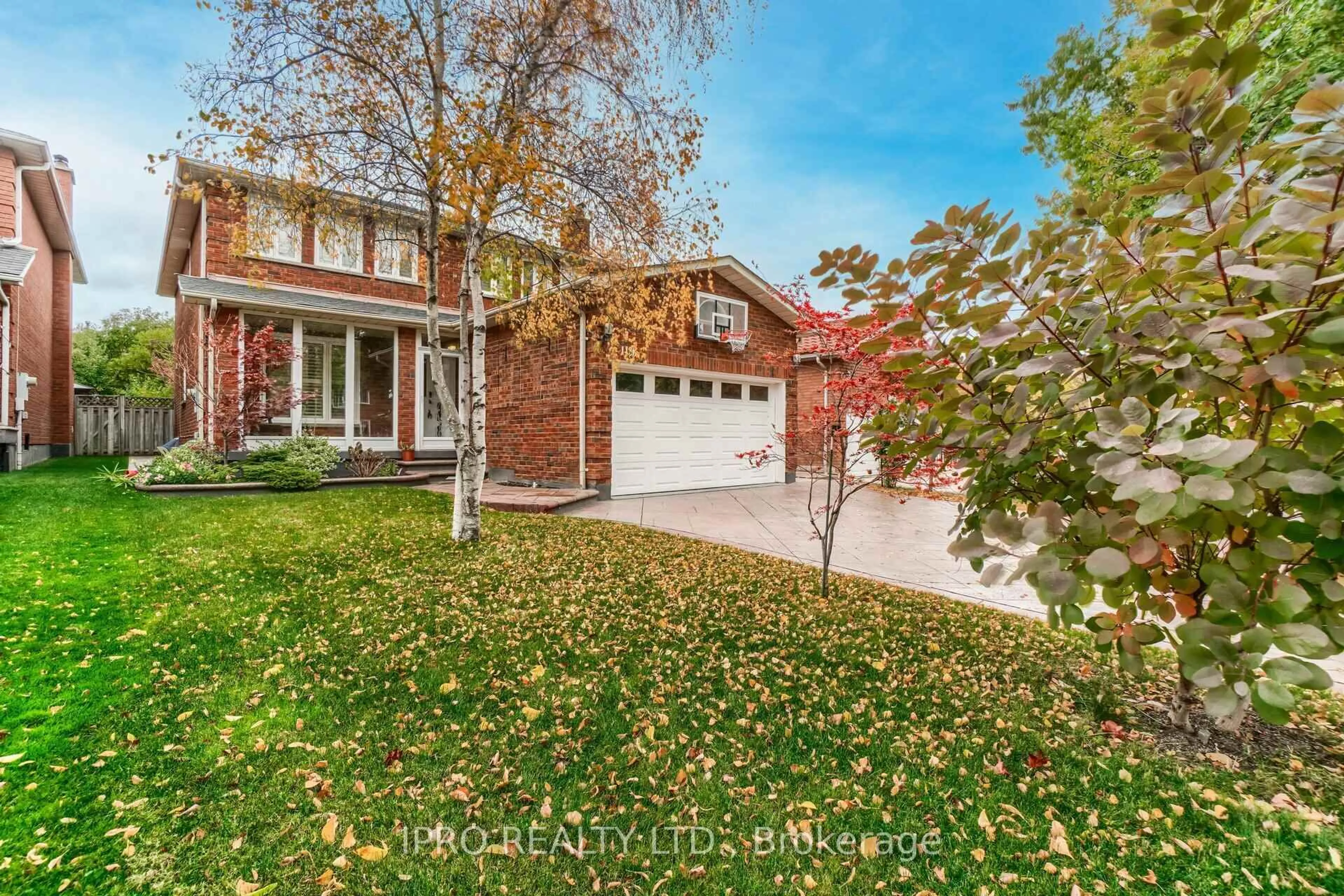 Home with brick exterior material, street for 1136 Springwater Cres, Mississauga Ontario L5V 1G3