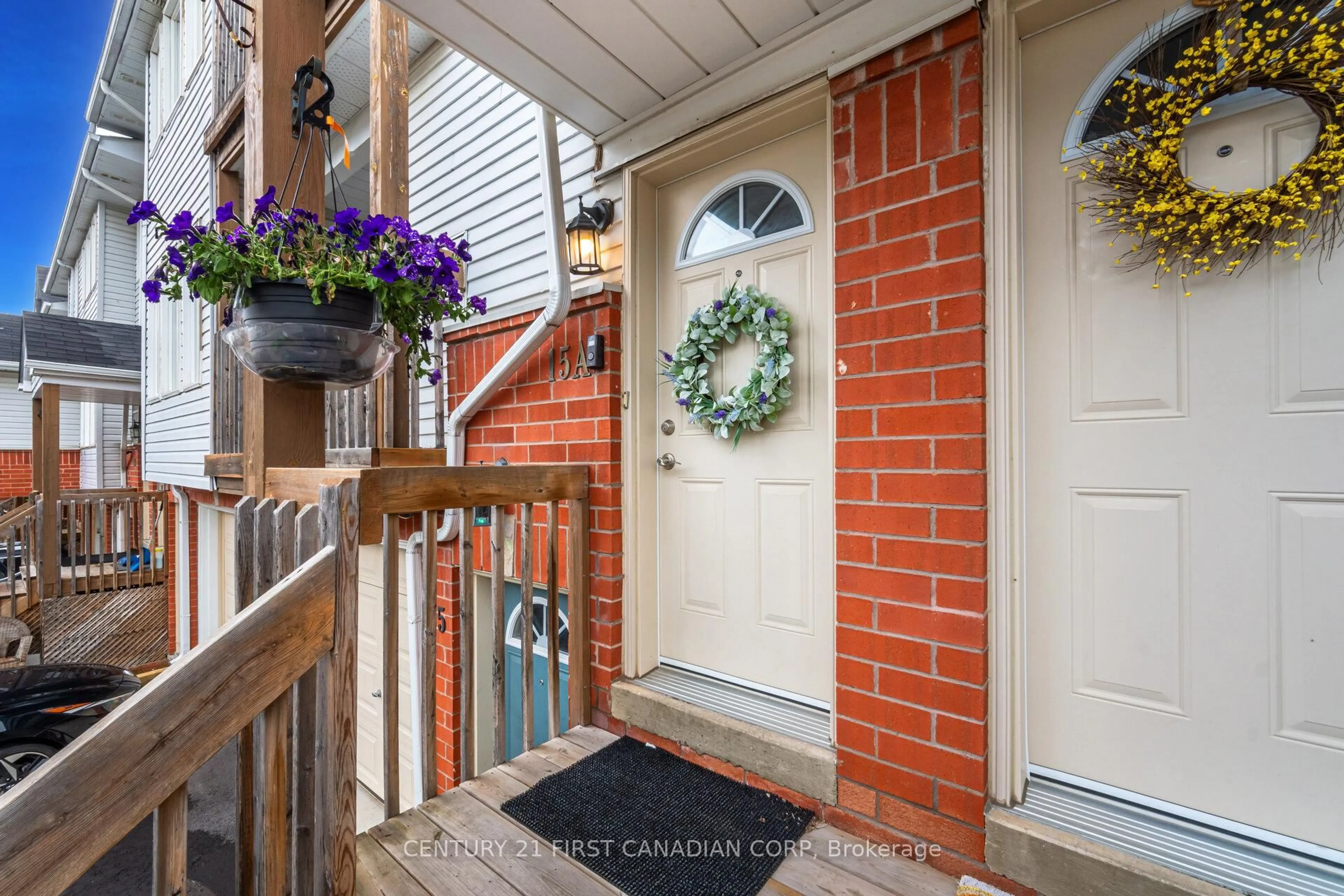Indoor entryway for 15A Wylie Circ, Halton Hills Ontario L7G 5M1