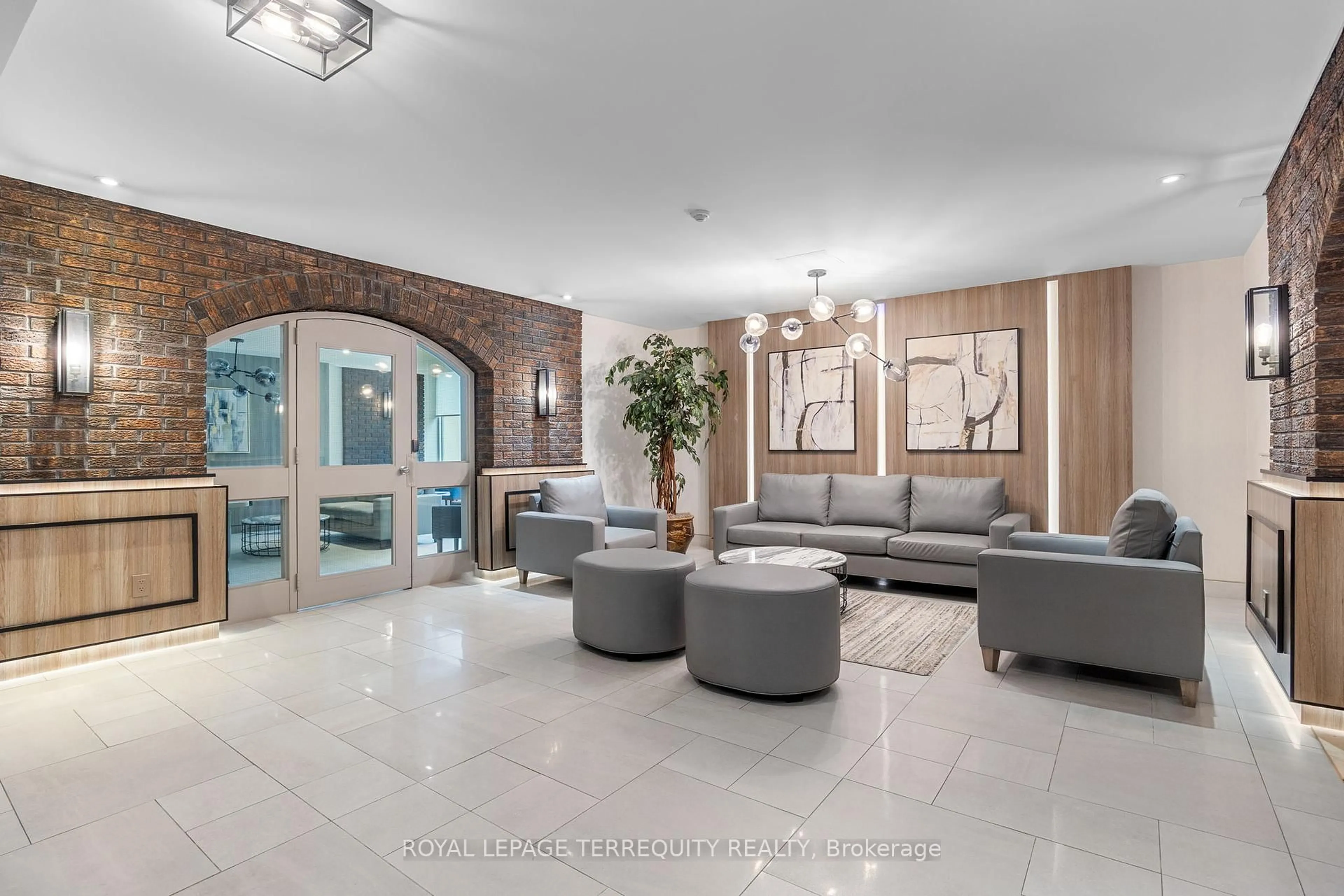 Lobby for 966 Inverhouse Dr #1006, Mississauga Ontario L5J 4B6