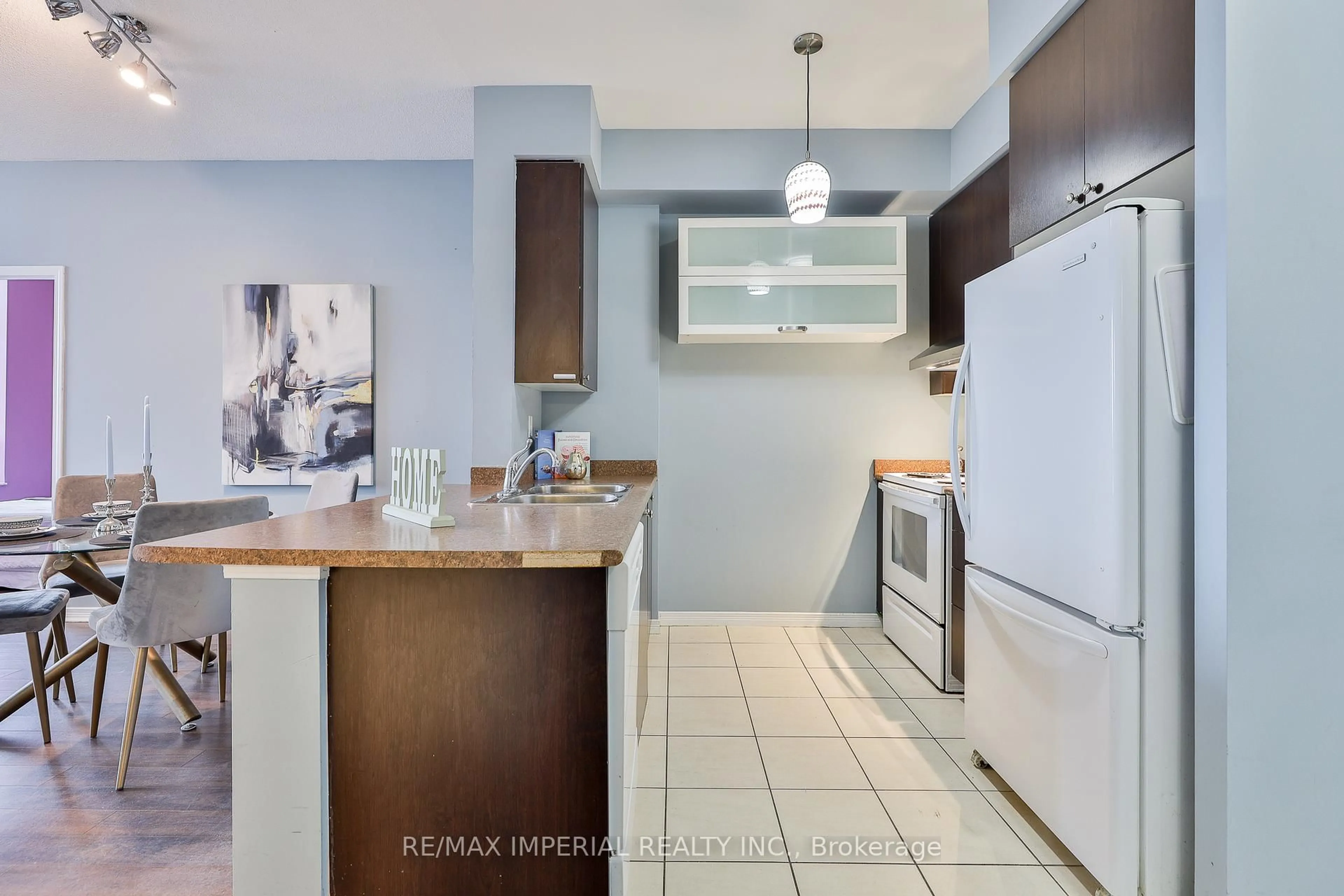 Unknown for 60 Heintzman St #2403, Toronto Ontario M6P 5A1