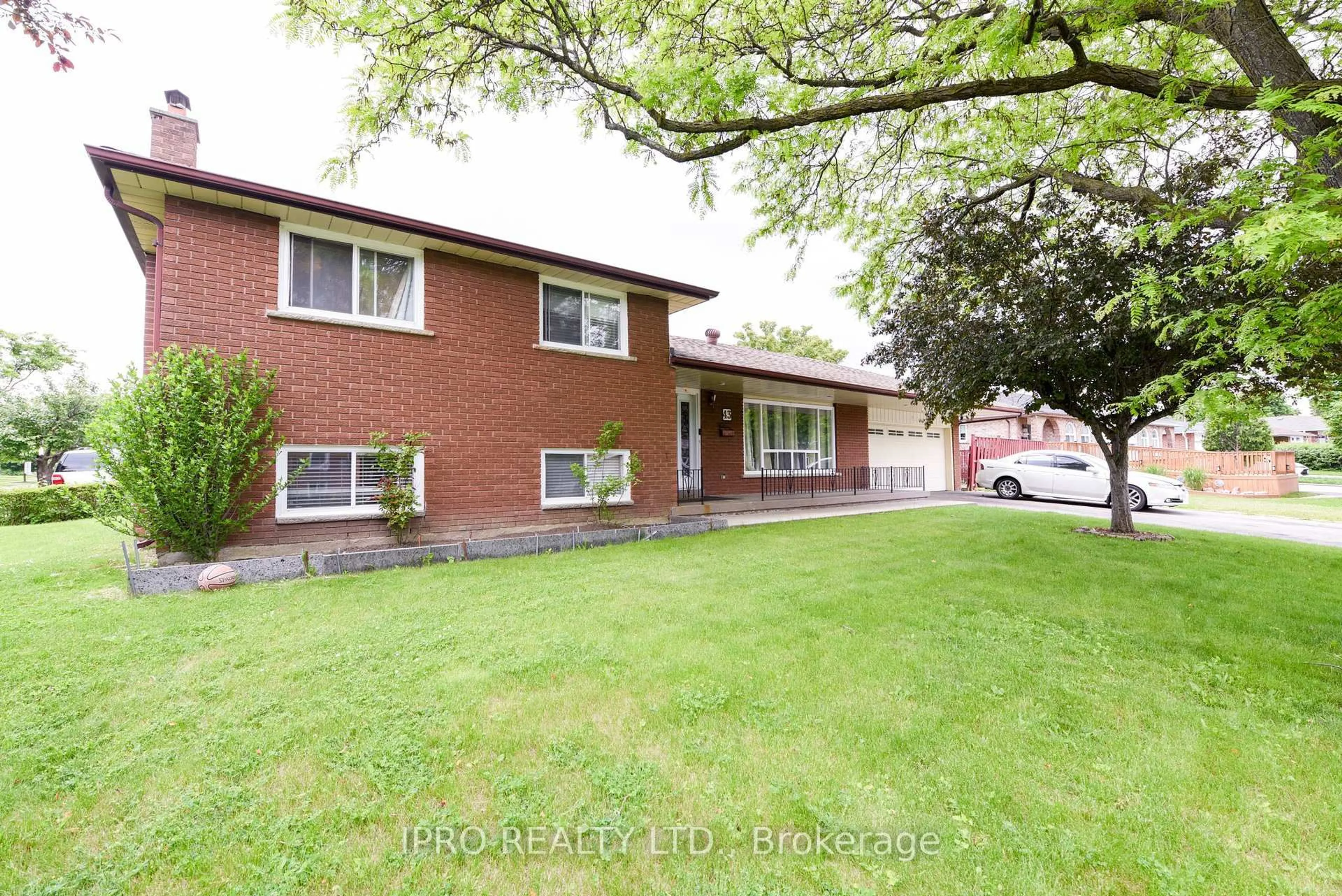 Unknown for 43 Marchbank Cres, Brampton Ontario L6S 3A8