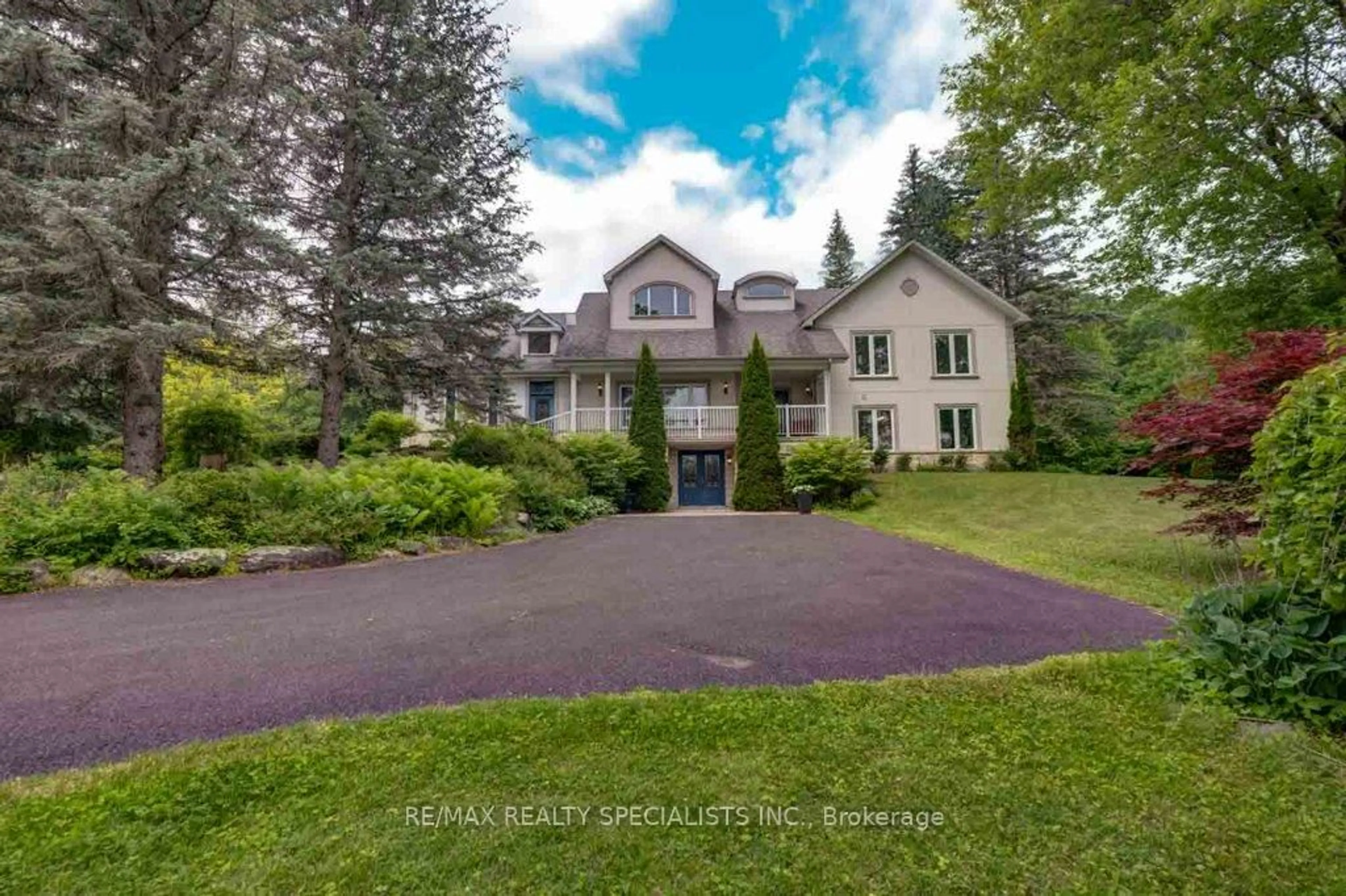 A pic from outside/outdoor area/front of a property/back of a property/a pic from drone, unknown for 16 McCartney Dr, Caledon Ontario L7C 0B6