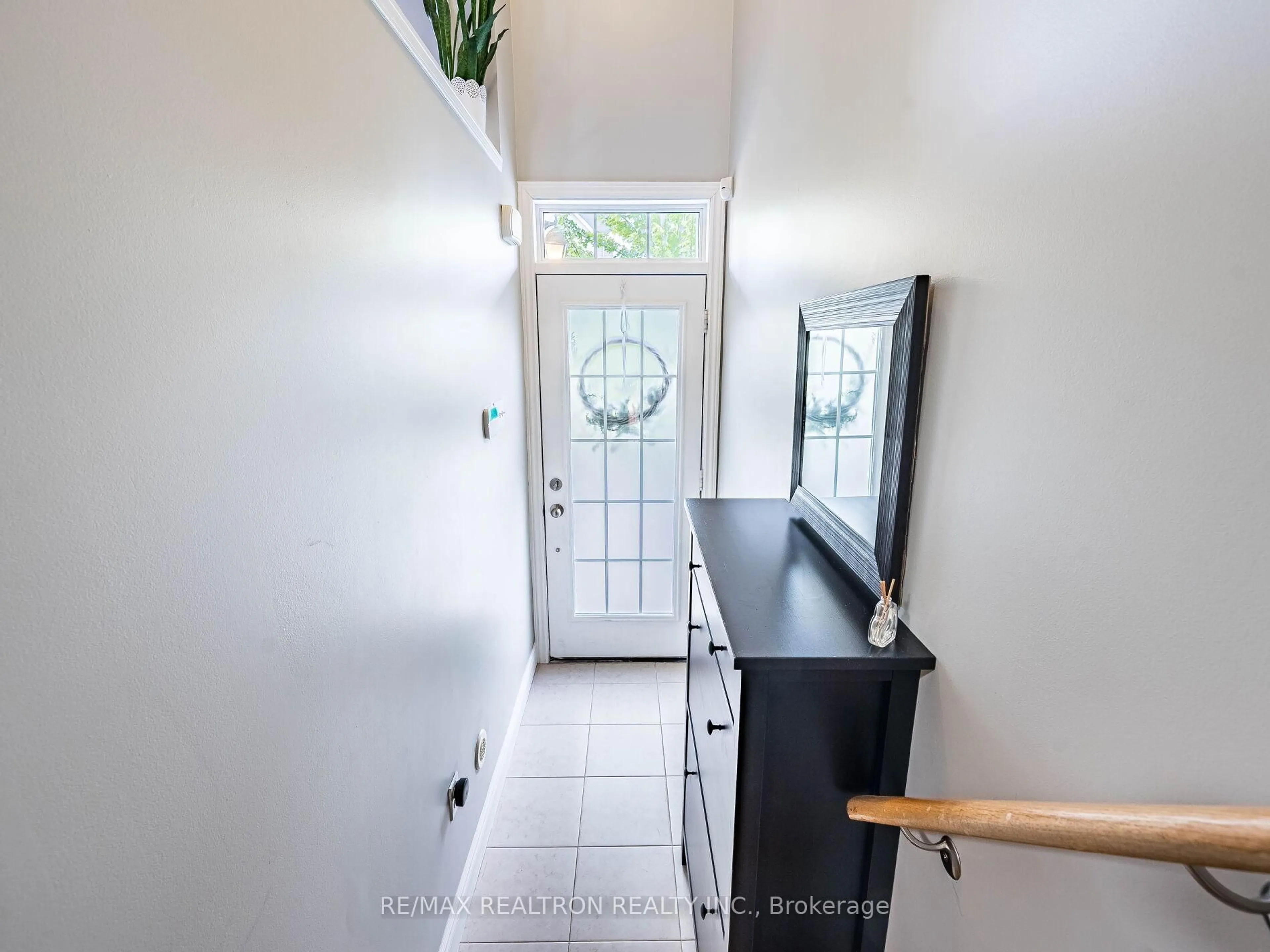 Indoor entryway for 36 Mantello Dr, Toronto Ontario M3J 0H5