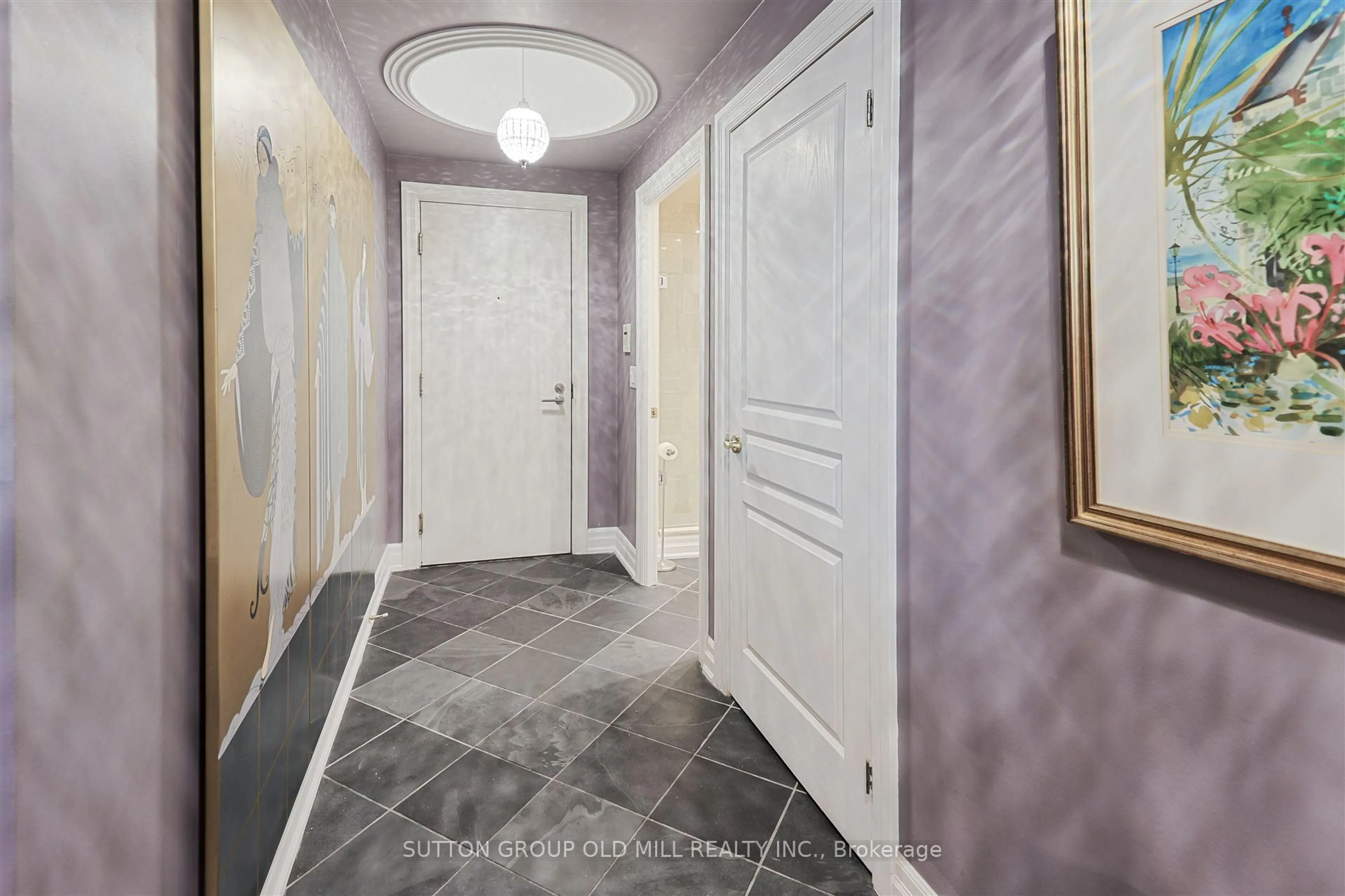 Indoor entryway for 2087 Lake Shore Blvd #305, Toronto Ontario M8V 4G3