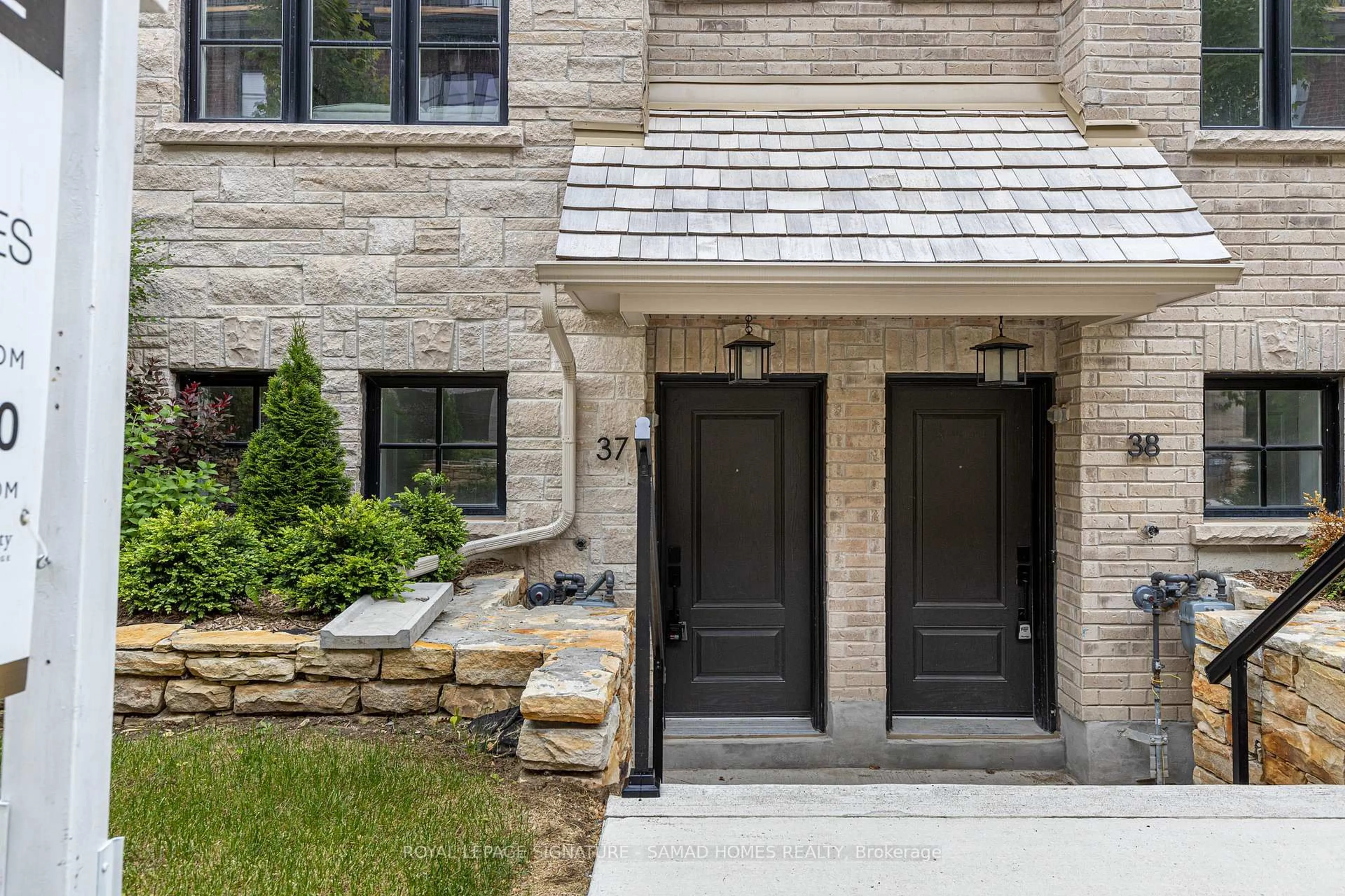 Home with brick exterior material, street for 26 Lunar Cres #37, Mississauga Ontario L5M 2R5