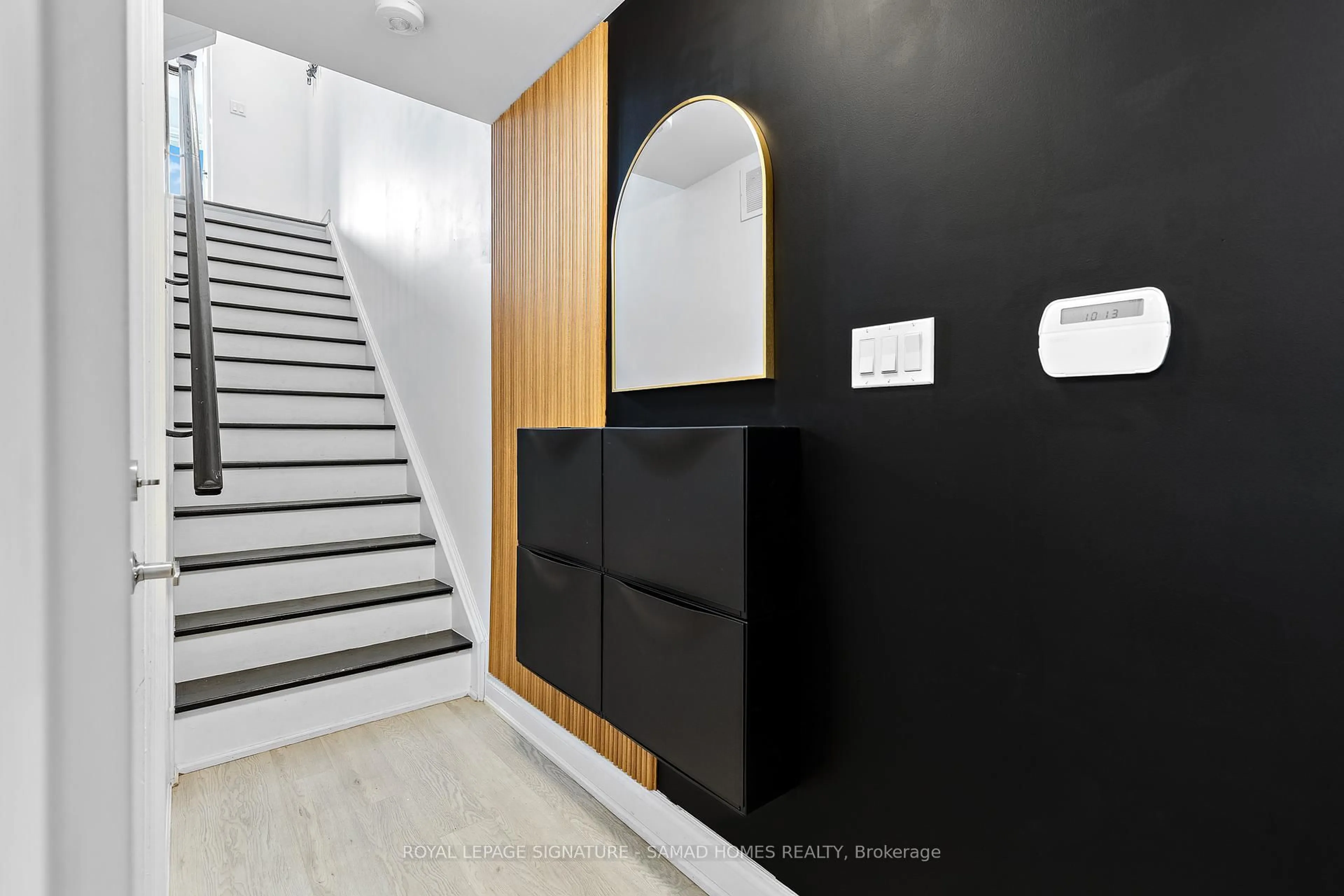 Indoor foyer for 26 Lunar Cres #37, Mississauga Ontario L5M 2R5