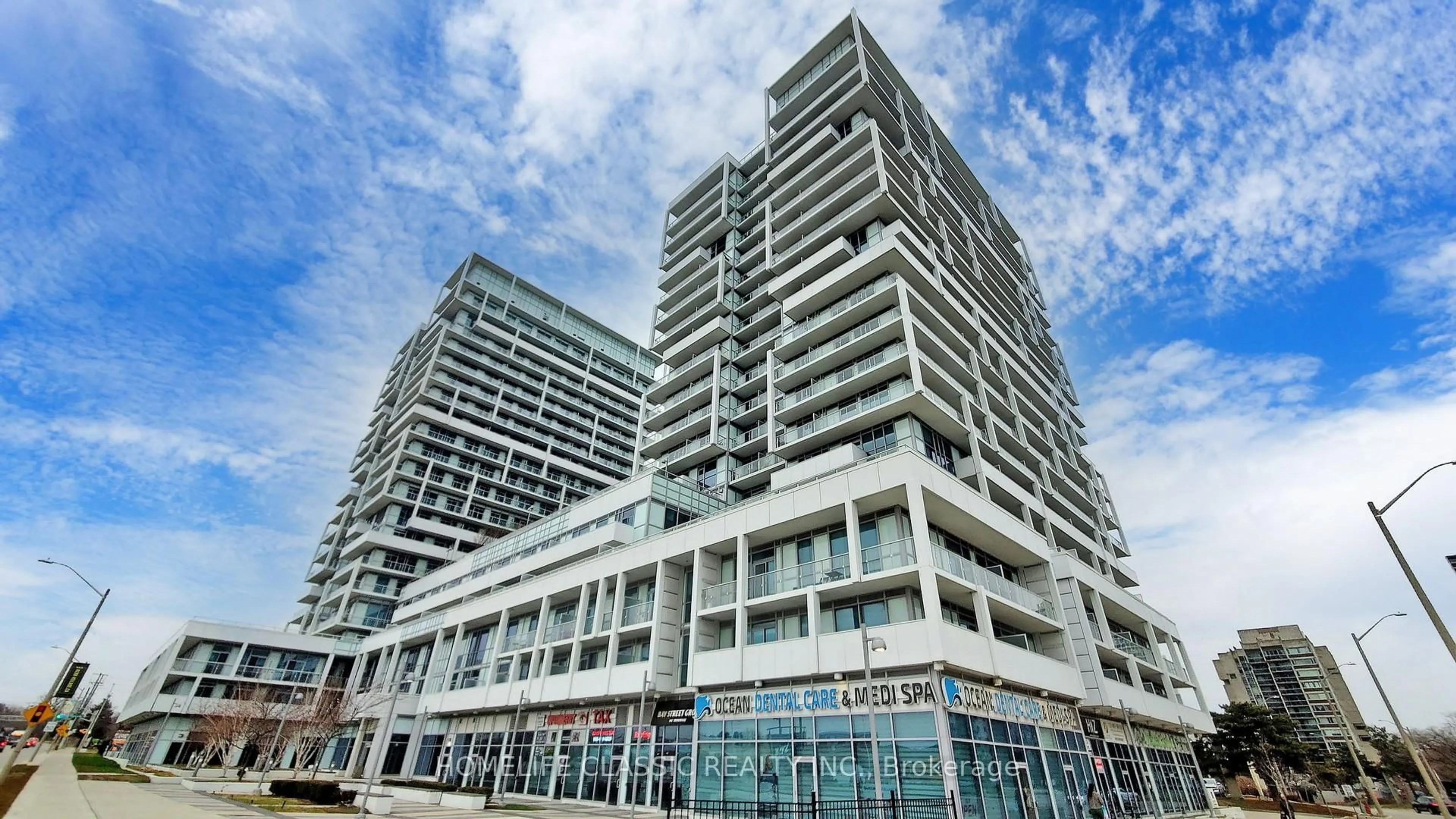 Indoor foyer for 55 Speers Rd #507, Oakville Ontario L6K 0H9