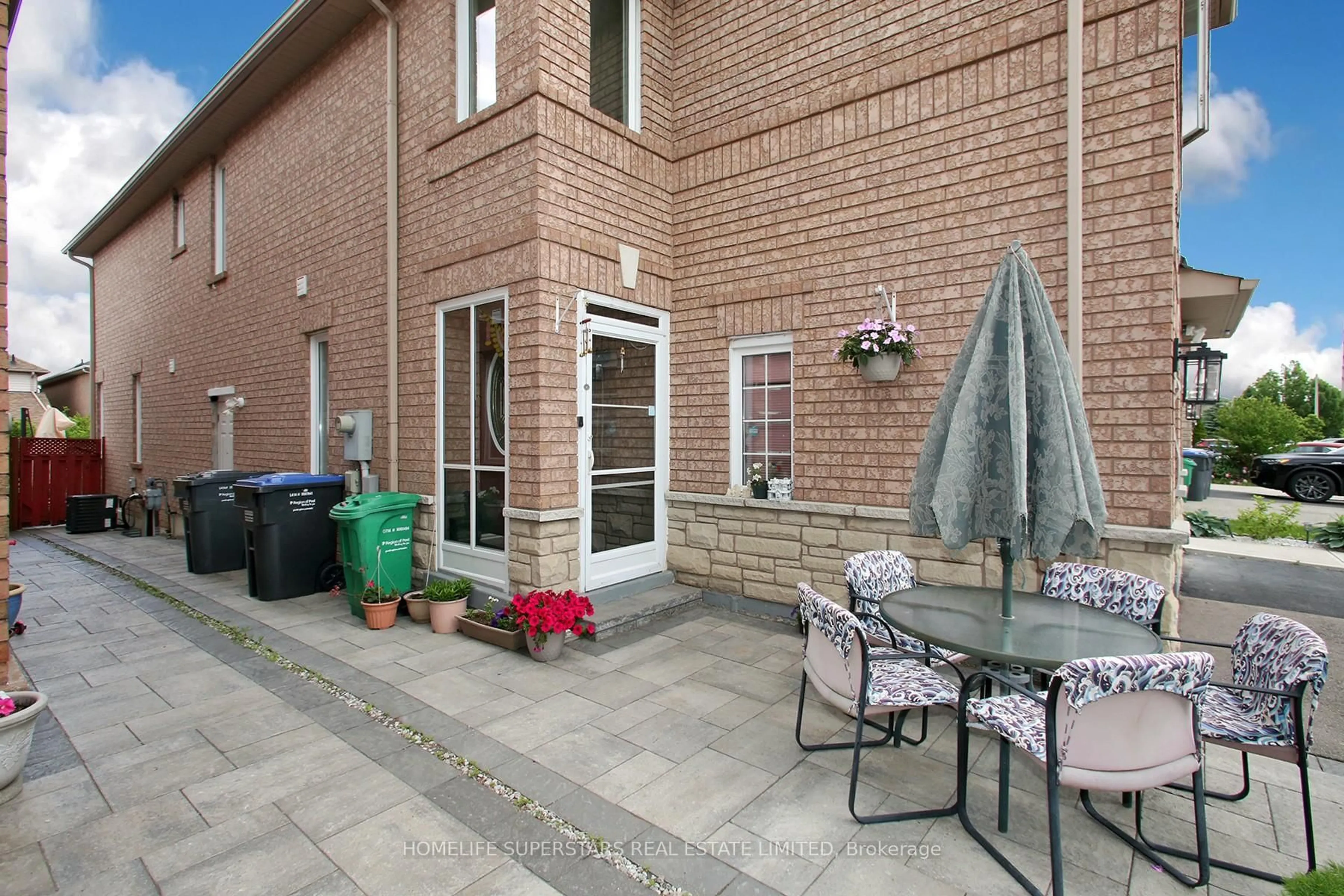 Patio, street for 1123 Foxglove Pl, Mississauga Ontario L5V 2N4