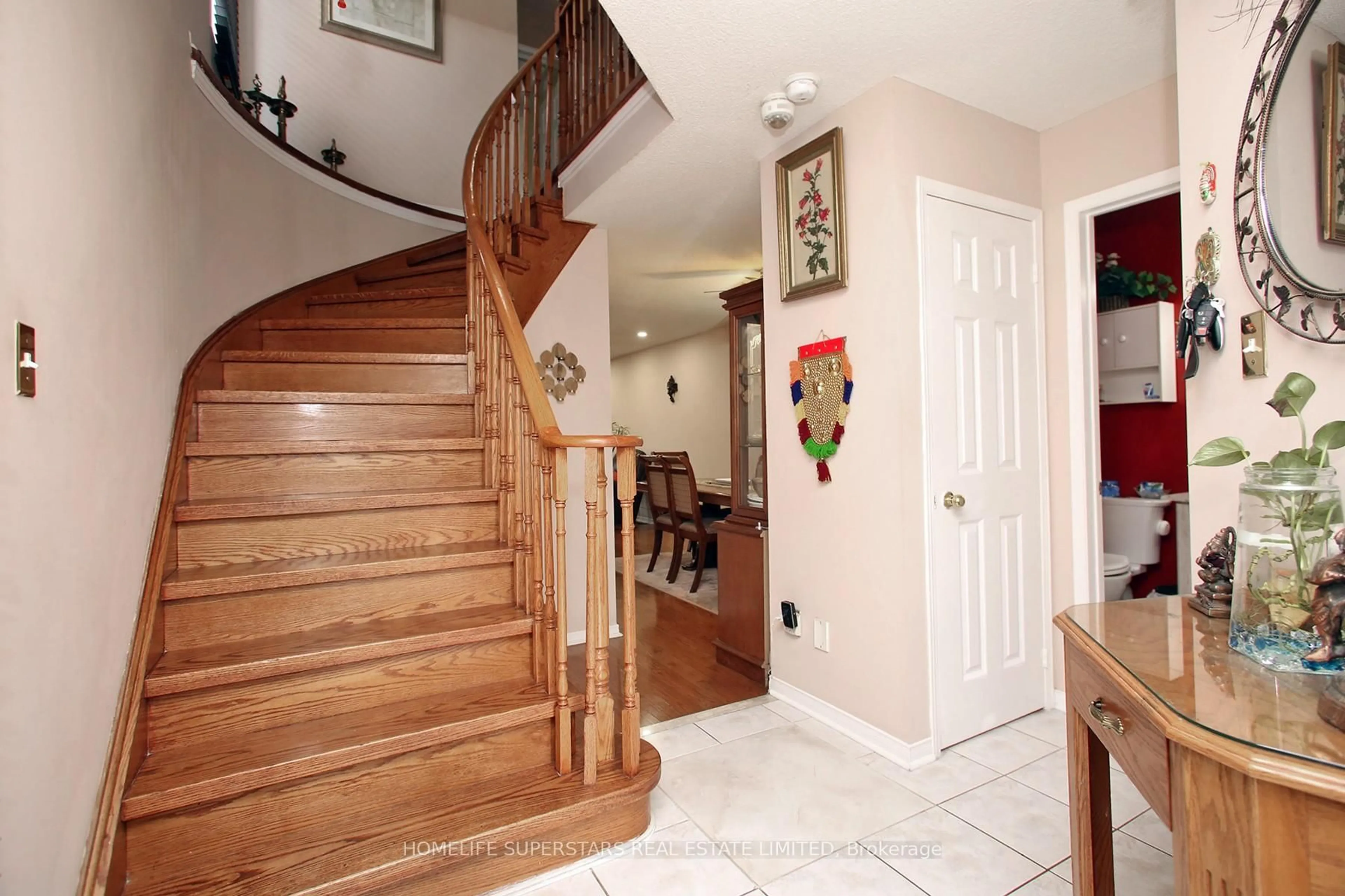 Indoor foyer for 1123 Foxglove Pl, Mississauga Ontario L5V 2N4