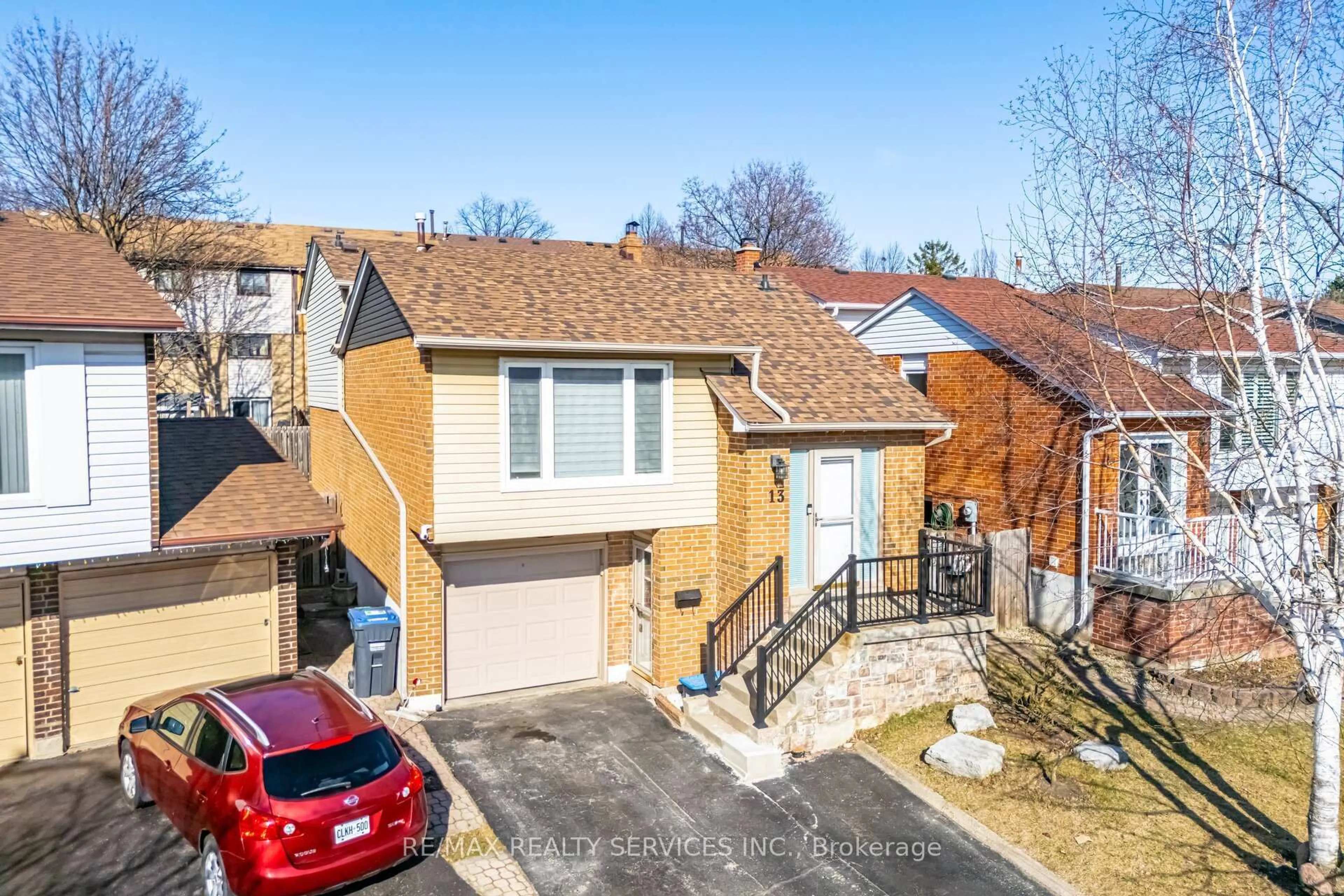 A pic from outside/outdoor area/front of a property/back of a property/a pic from drone, street for 13 Royal Palm Dr, Brampton Ontario L6Z 1P1