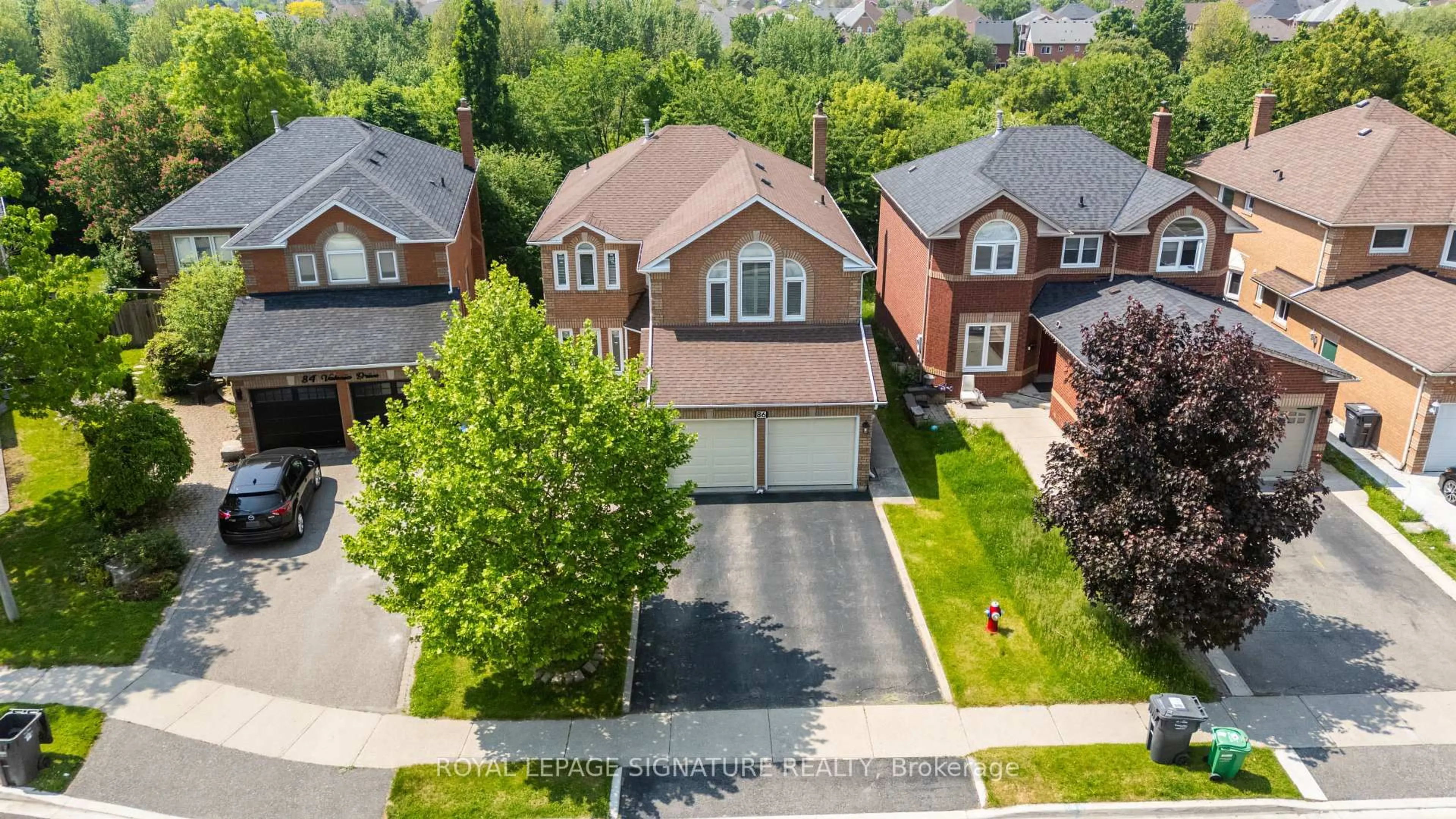 A pic from outside/outdoor area/front of a property/back of a property/a pic from drone, street for 86 Valonia Dr, Brampton Ontario L6V 4K1
