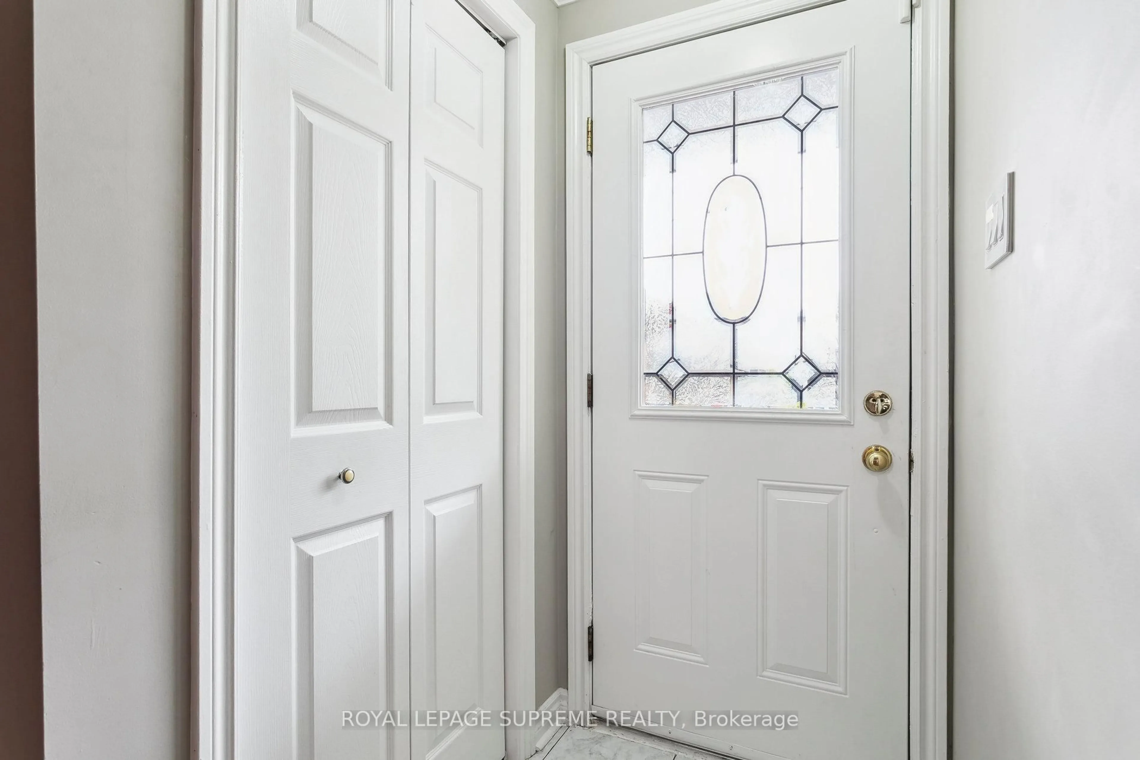 Indoor entryway for 26 Guestville Ave, Toronto Ontario M6N 4N2