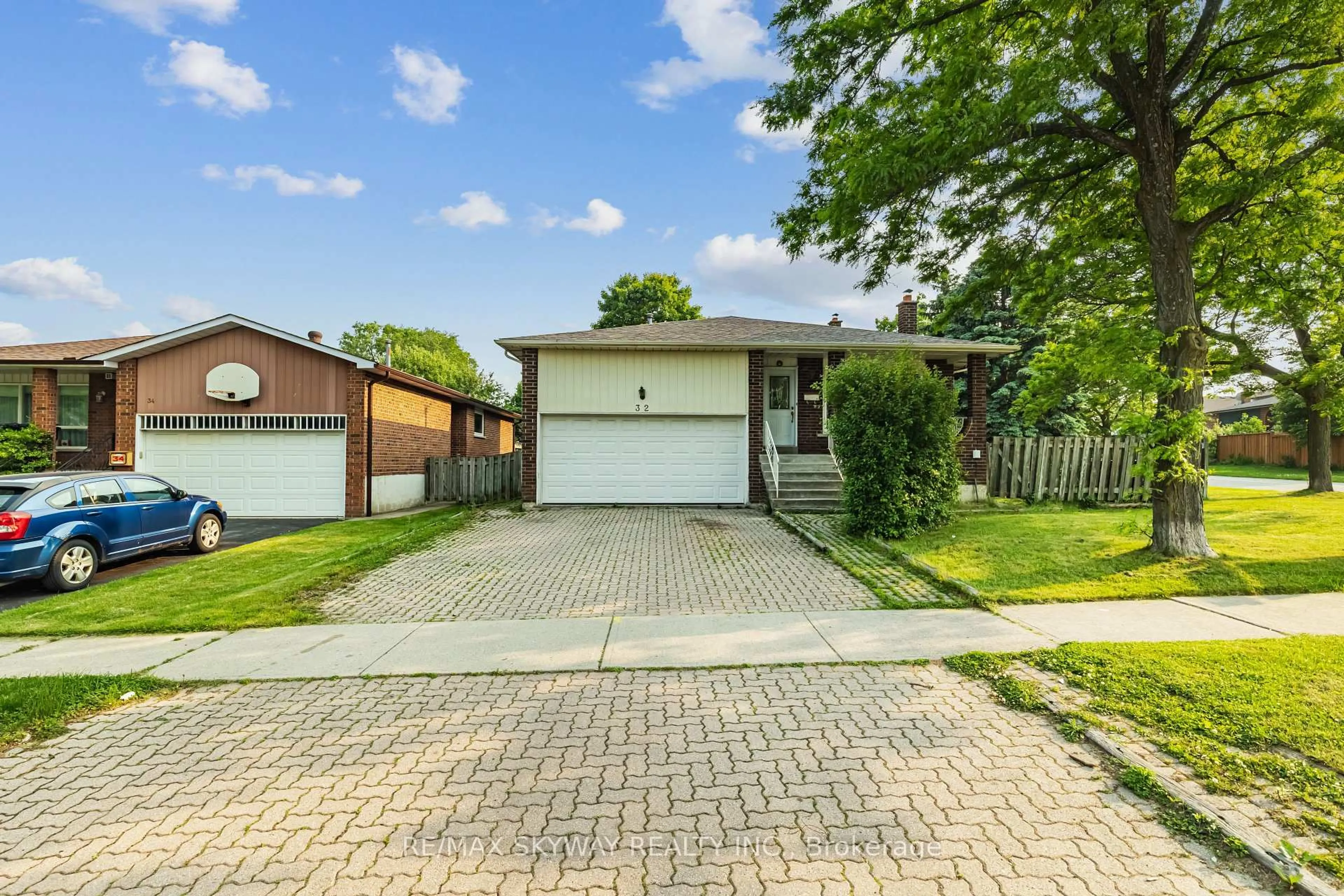 Home with brick exterior material, street for 32 Maitland St, Brampton Ontario L6S 3B8