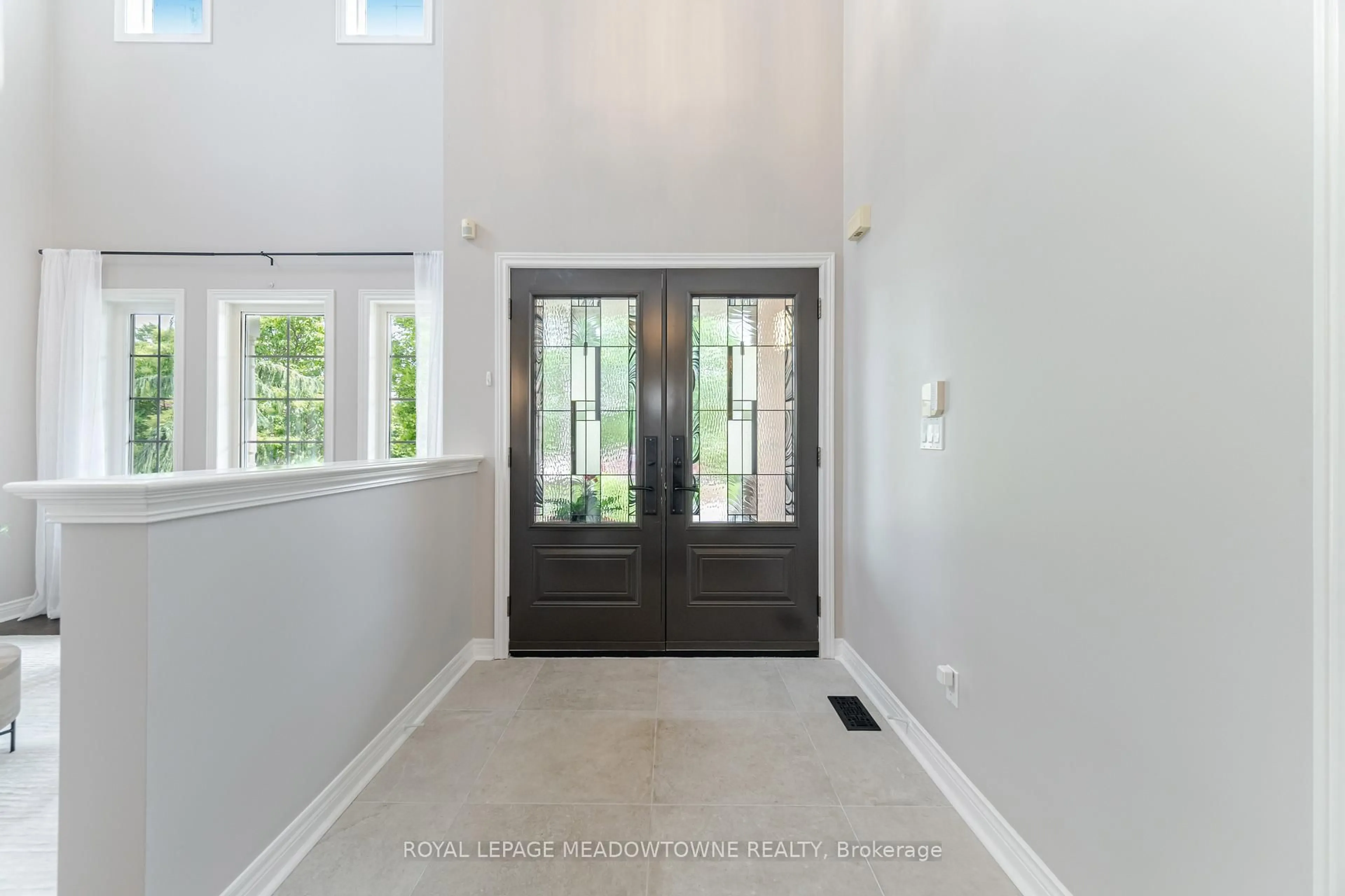 Indoor entryway for 6944 Johnson Wagon Cres, Mississauga Ontario L5W 1B2