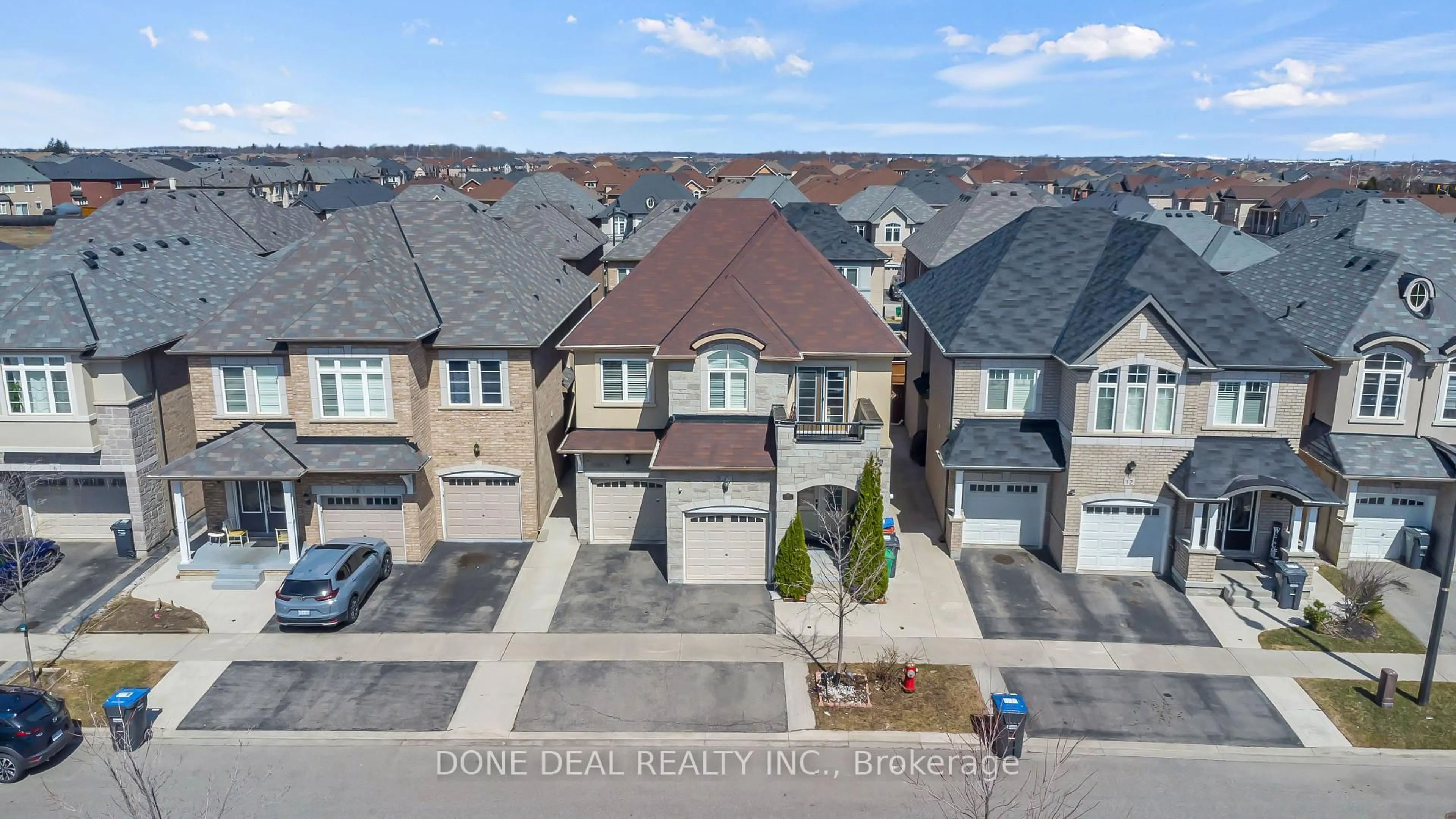 A pic from outside/outdoor area/front of a property/back of a property/a pic from drone, street for 10 Lola Cres, Brampton Ontario L7A 4J7