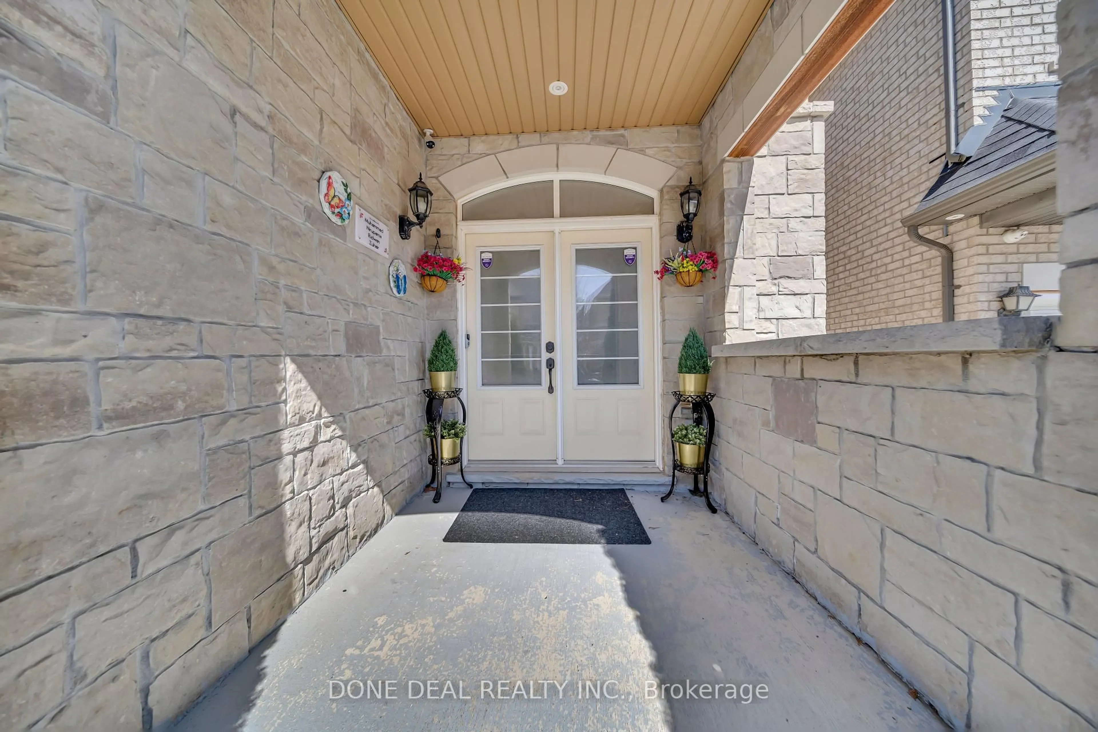 Indoor entryway for 10 Lola Cres, Brampton Ontario L7A 4J7