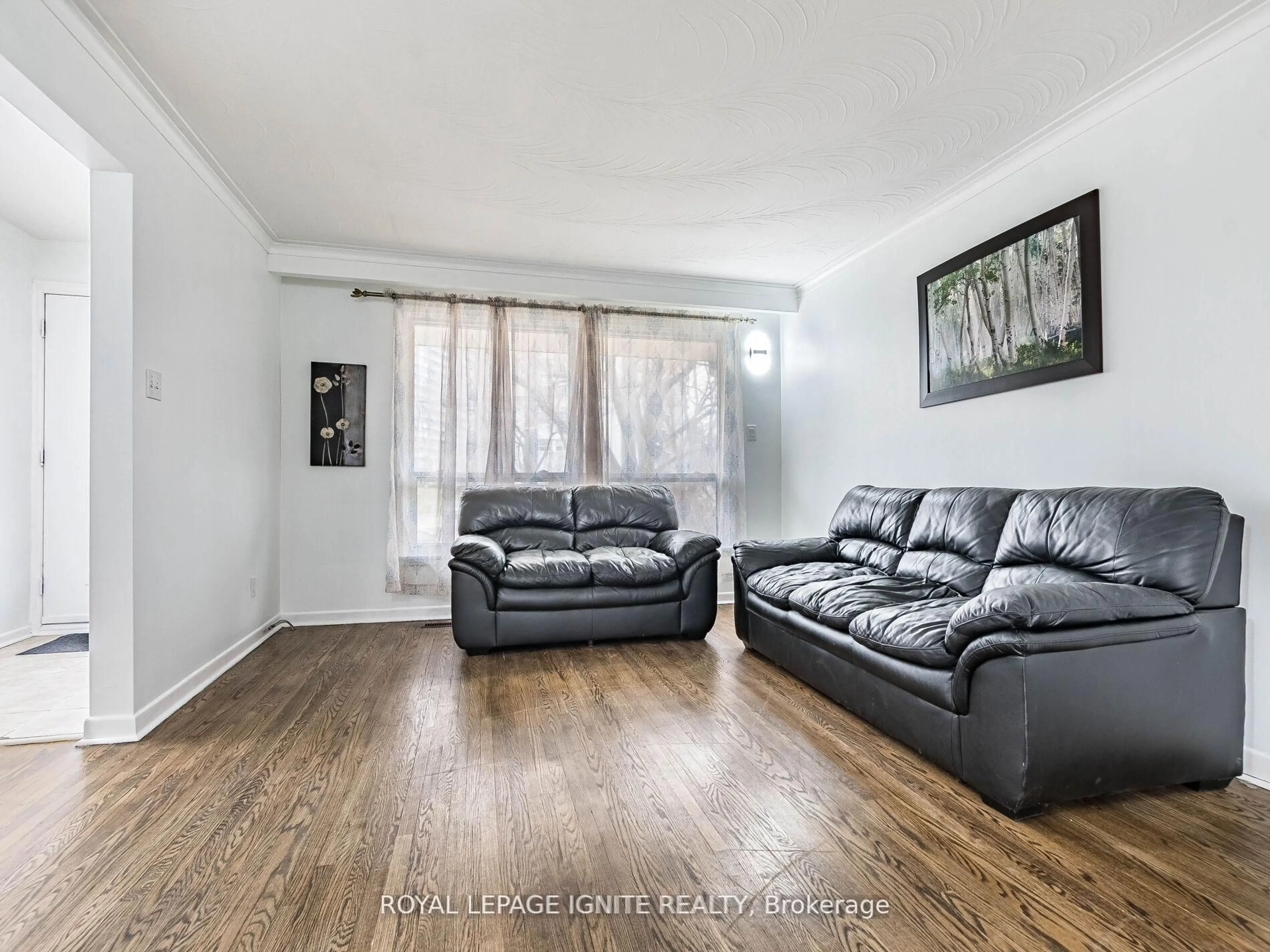 Living room with furniture, wood/laminate floor for 115 Northcrest Rd, Toronto Ontario M9R 1R5