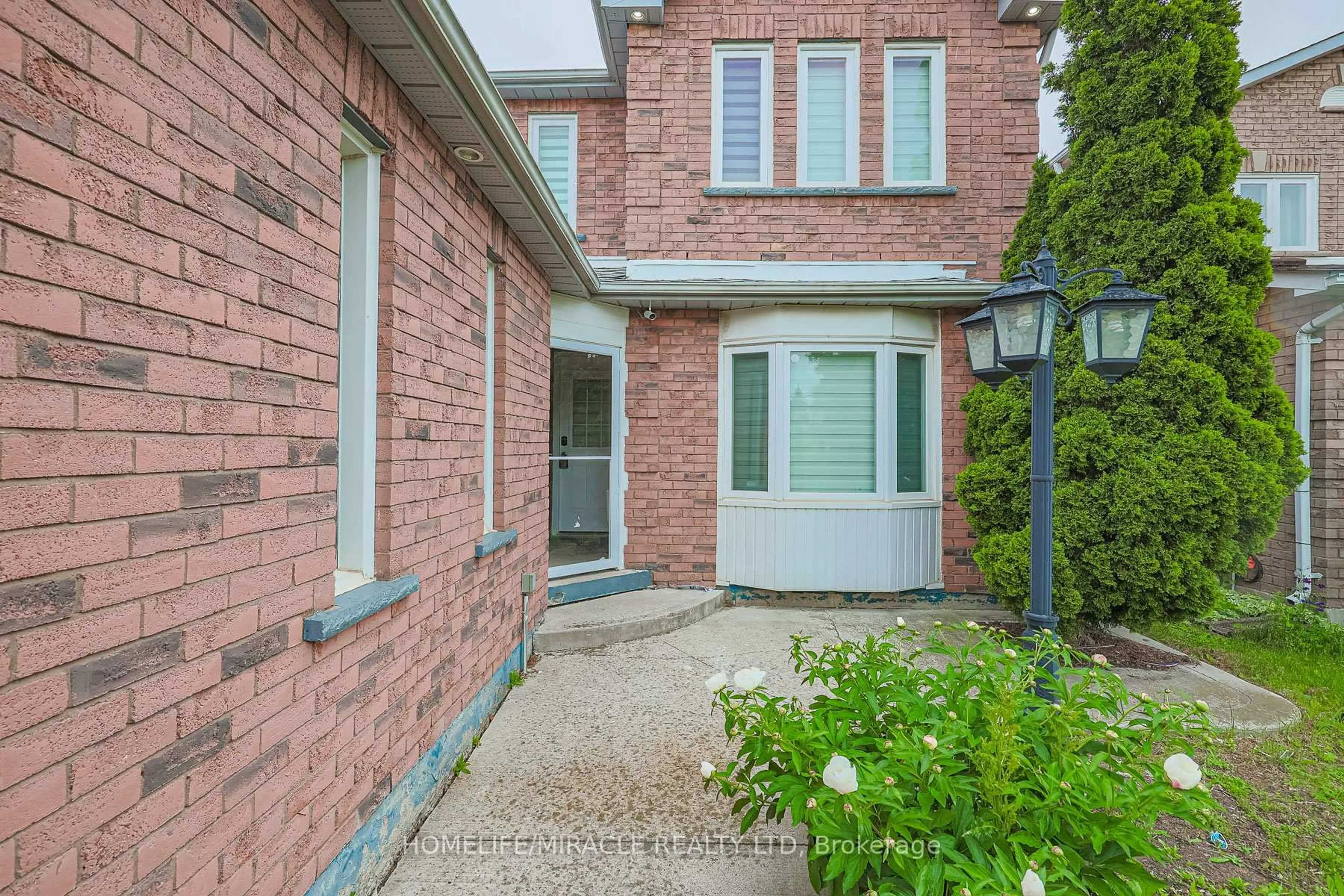 Home with brick exterior material, street for 3 Hawkway Crt, Brampton Ontario L6Y 4K7