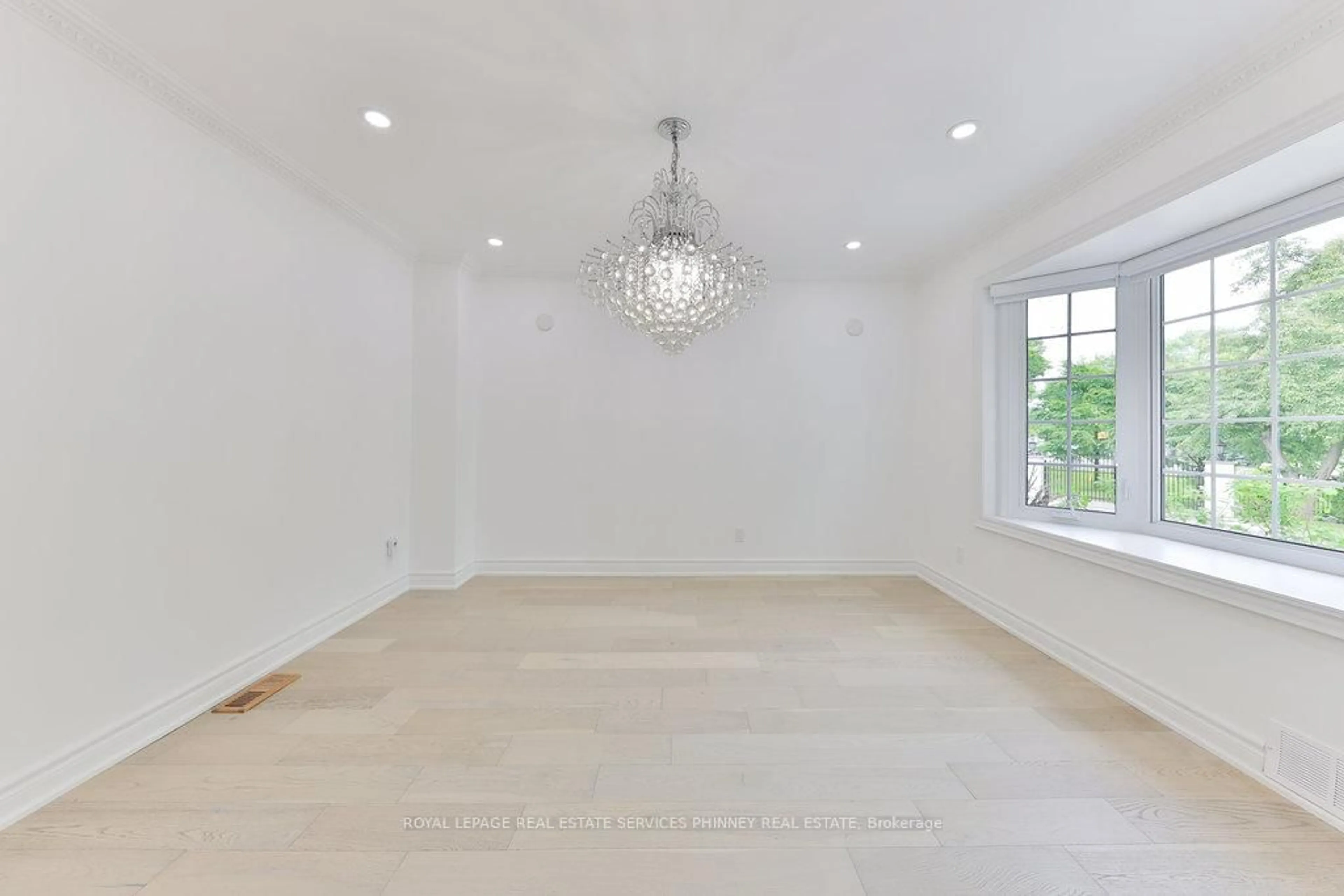 A pic of a room for 1003 Lakeshore Rd, Oakville Ontario L6L 1E7