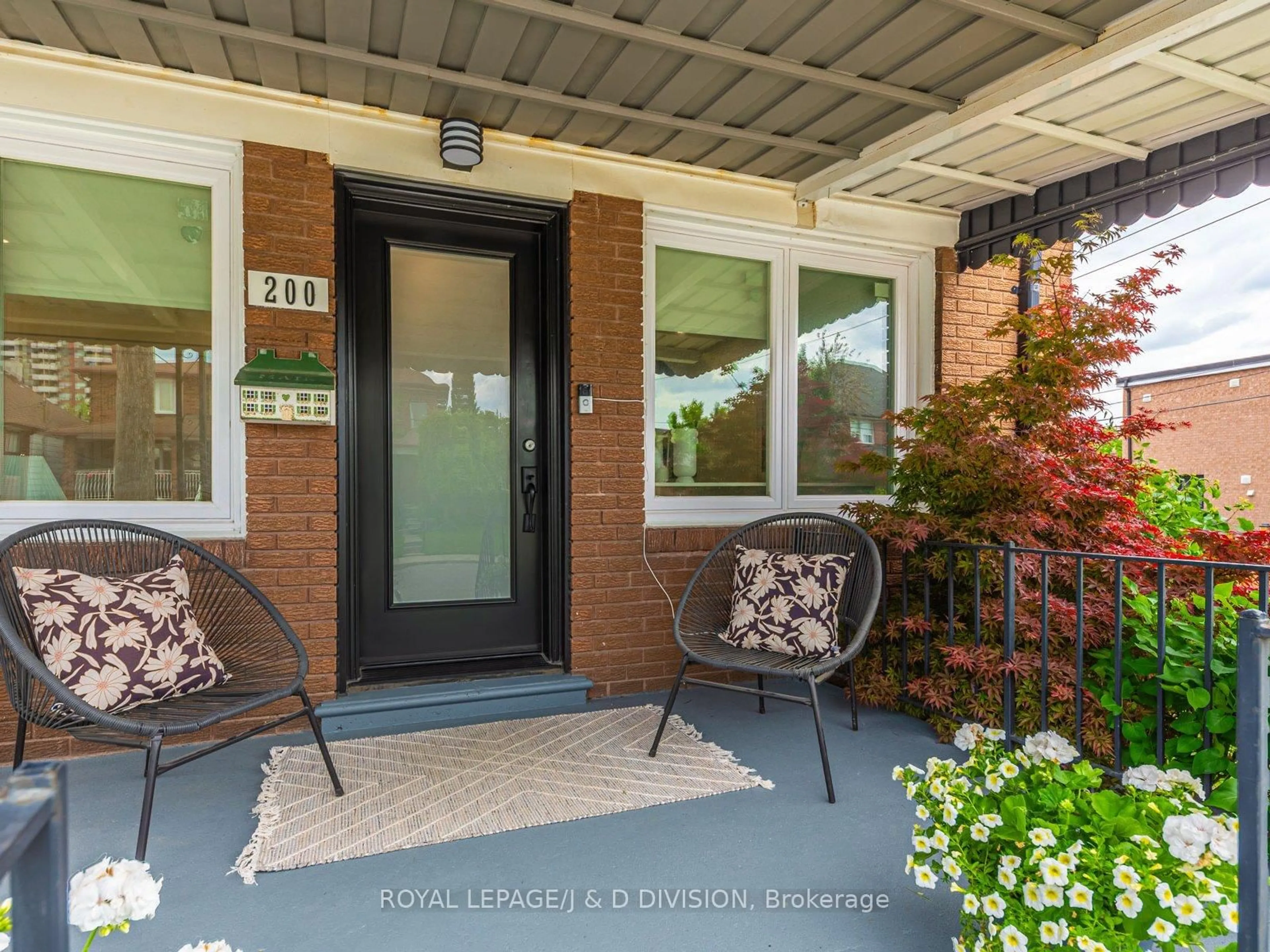 Indoor entryway for 200 Belgravia Ave, Toronto Ontario M6E 2M8