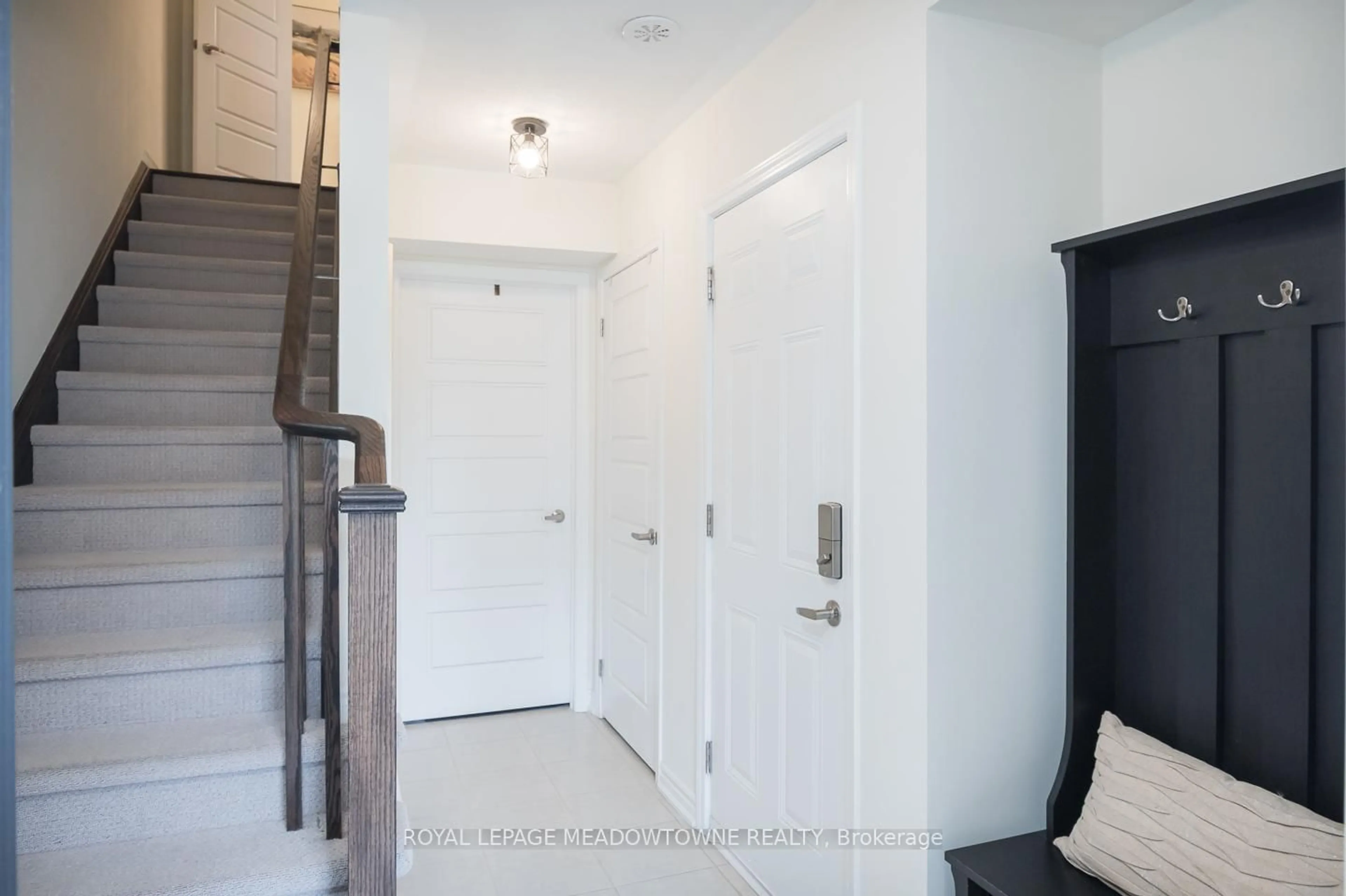 Indoor entryway for 975 Whitlock Ave #53, Milton Ontario L9E 1S9