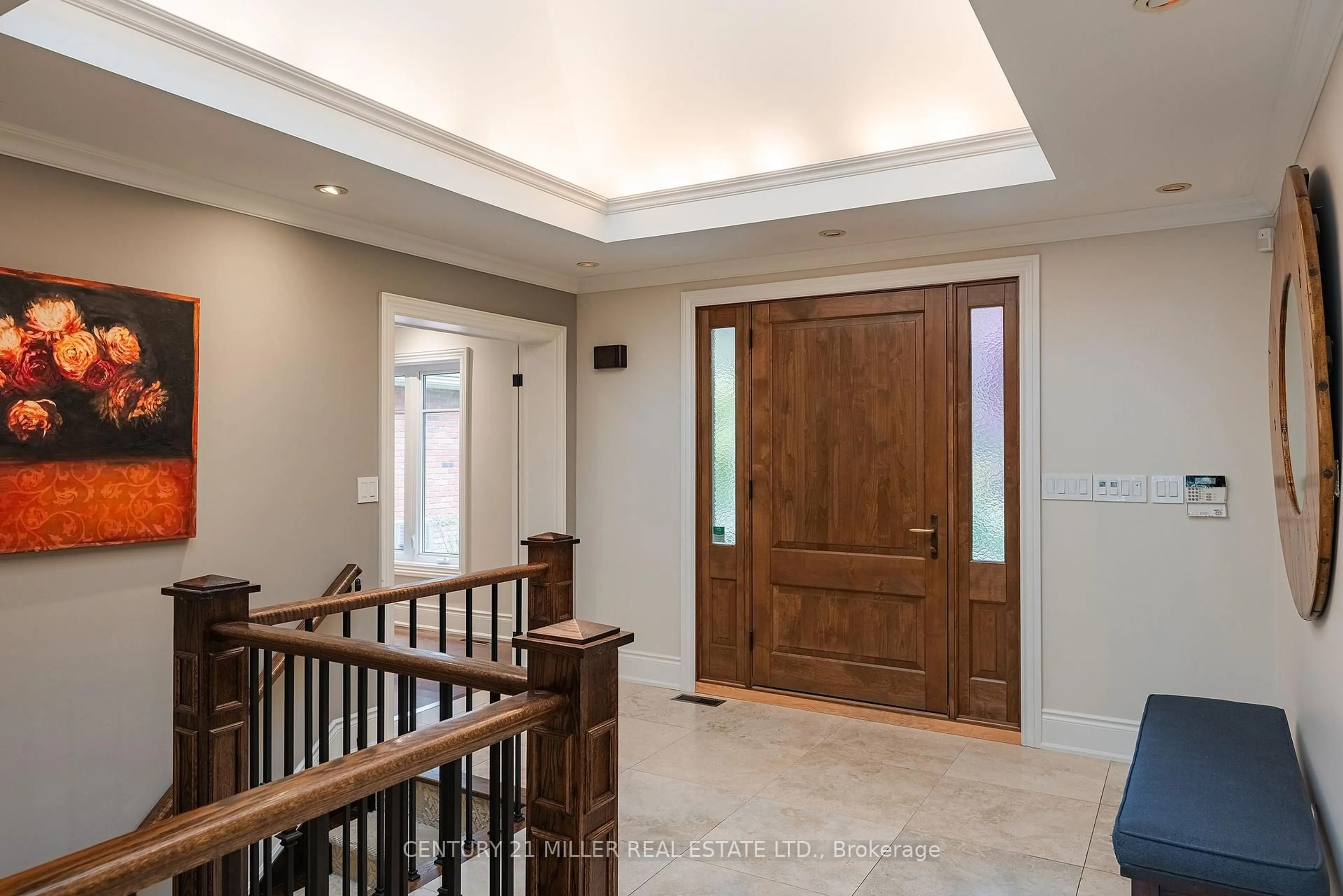 Indoor foyer for 272 Maple Grove Dr, Oakville Ontario L6J 4V5