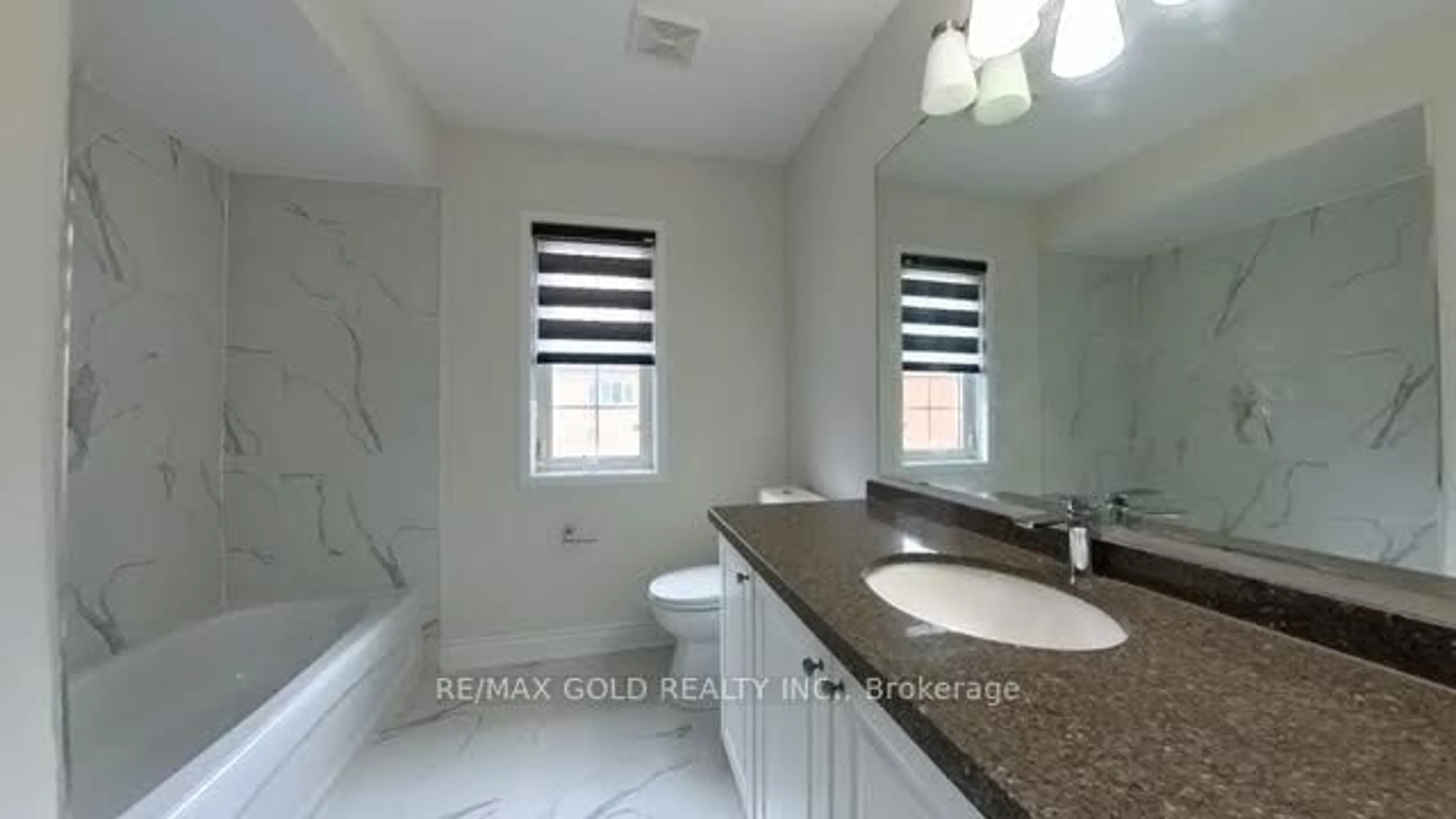 Standard bathroom, ceramic/tile floor for 16 Sestina Crt, Brampton Ontario L6P 1R9