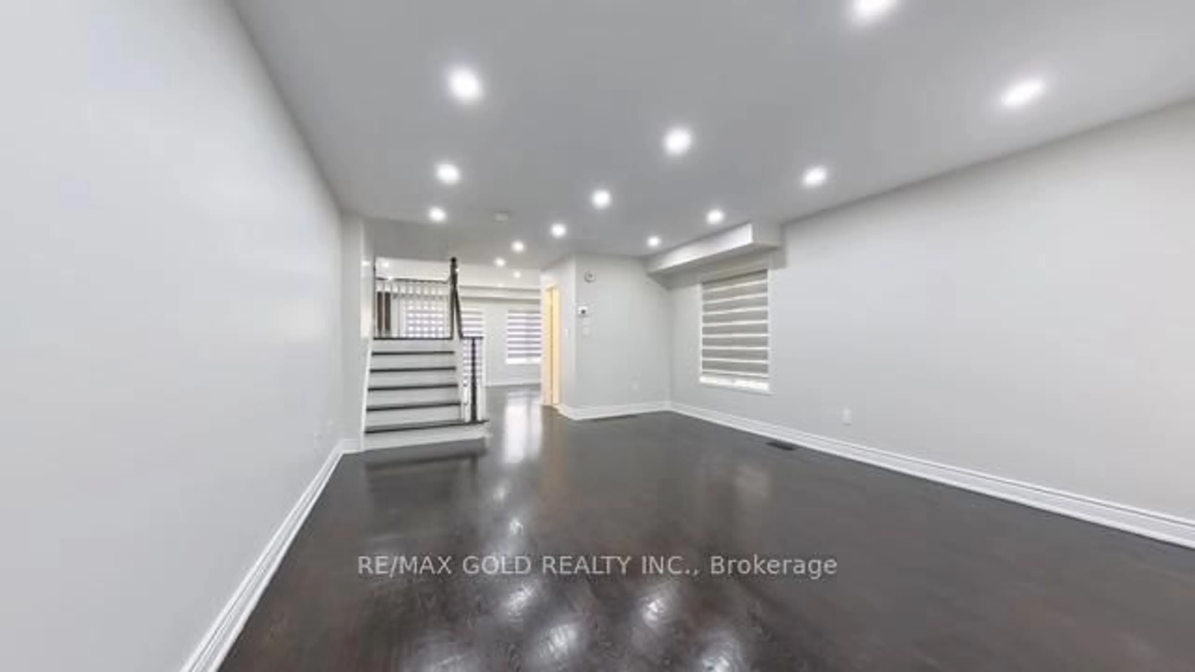 Indoor entryway for 16 Sestina Crt, Brampton Ontario L6P 1R9