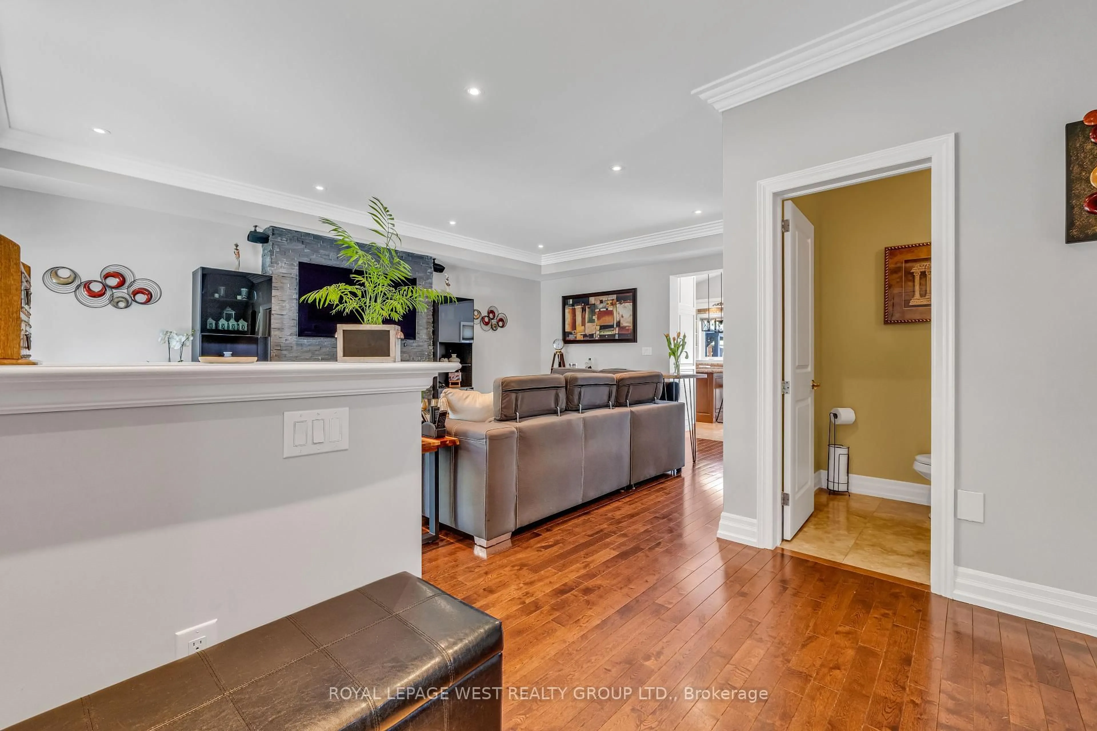 Unknown for 1321 Canford Cres, Mississauga Ontario L5J 3M9