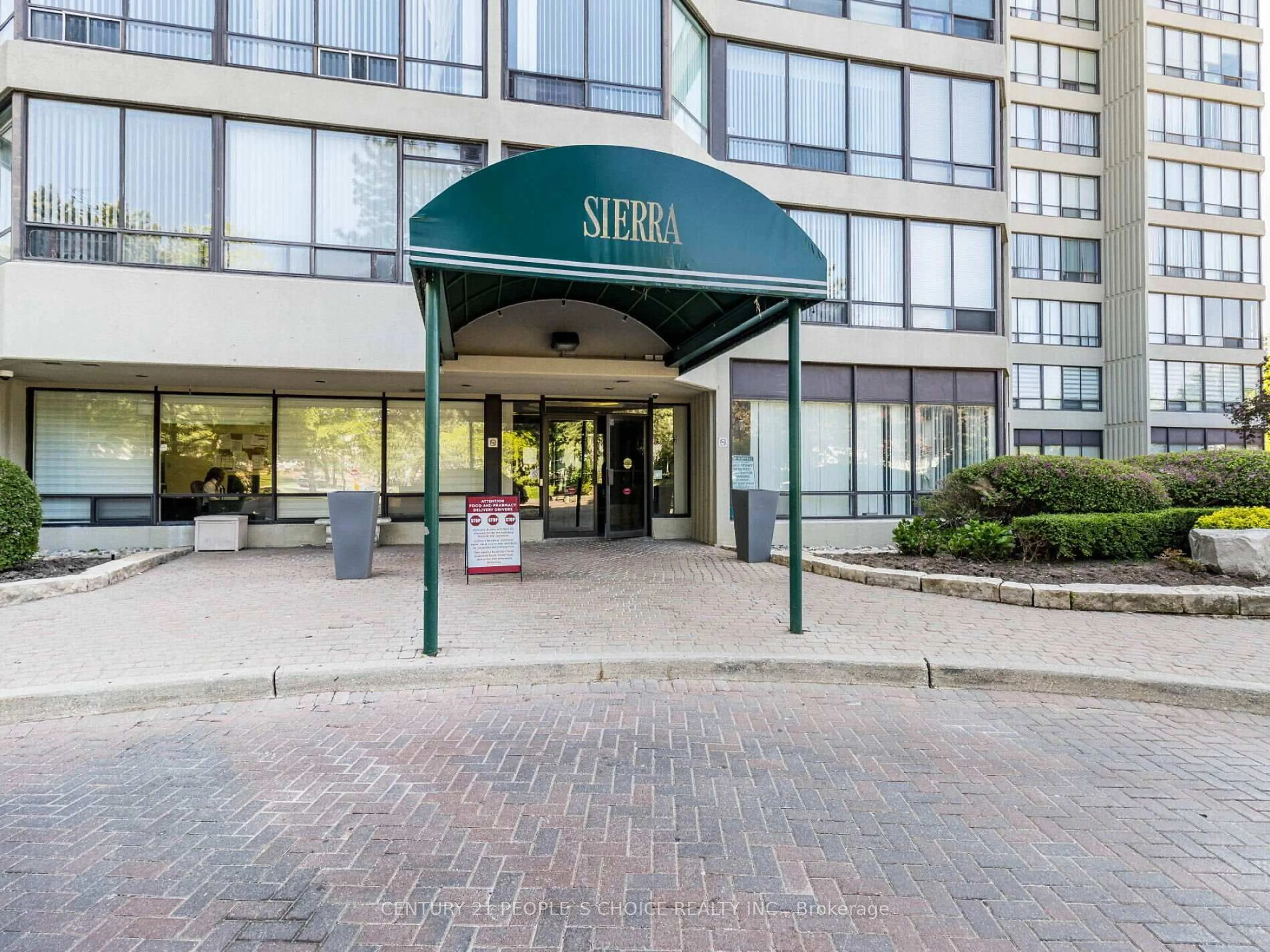 Indoor foyer for 26 Hanover Rd #103, Brampton Ontario L6S 4T2